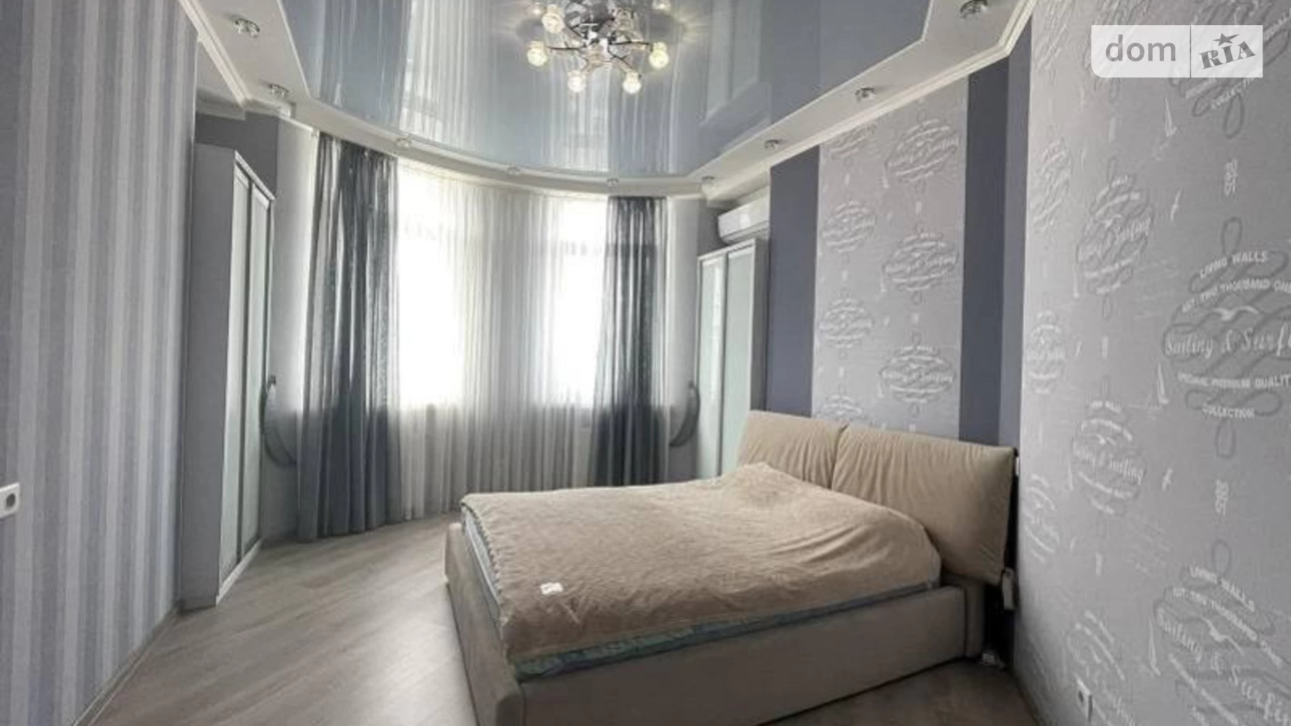 Продается 3-комнатная квартира 115 кв. м в Одессе, бул. Французский