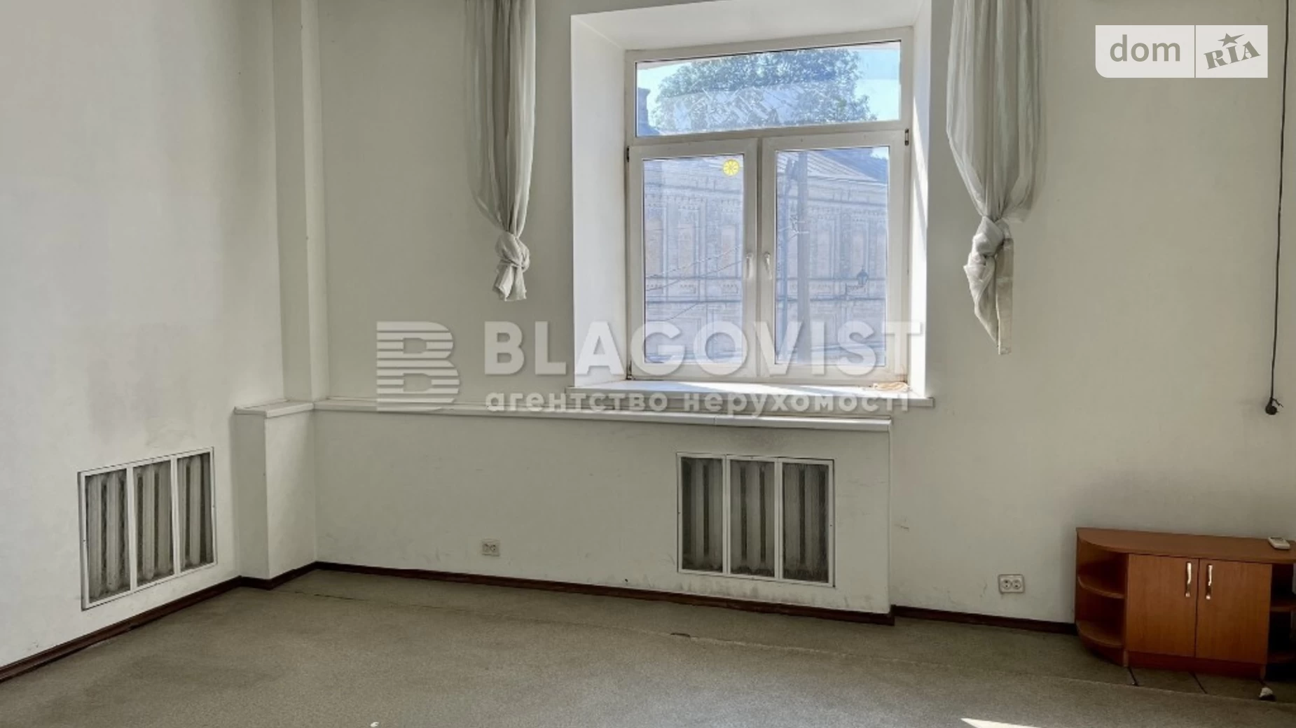 Продается 3-комнатная квартира 65.6 кв. м в Киеве, ул. Лаврская, 7А