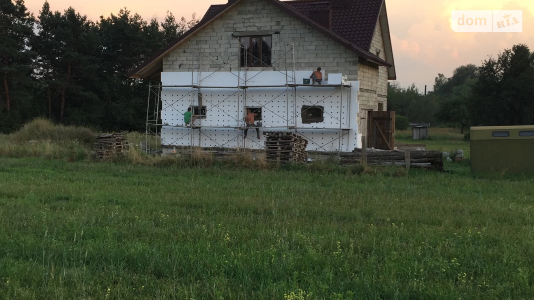 Продається будинок 2 поверховий 280 кв. м з каміном, вул. Центральна, 68