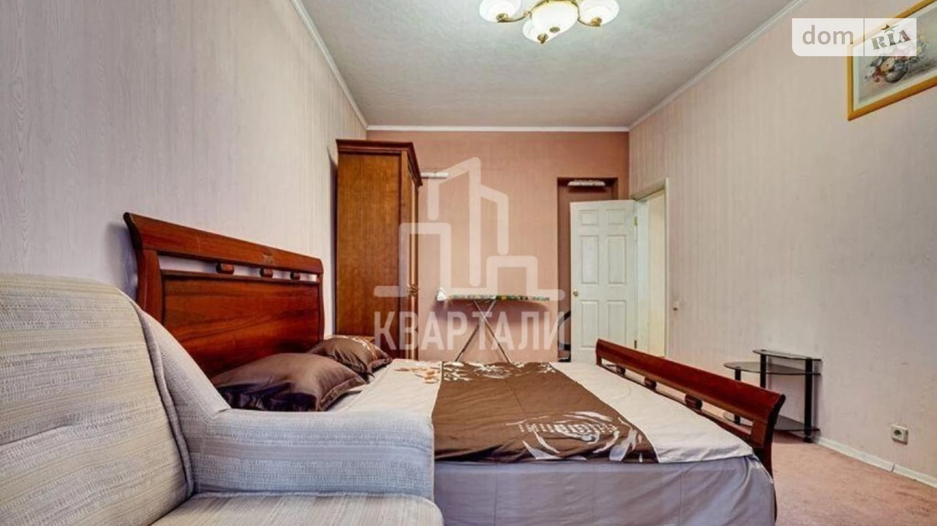 Продается 2-комнатная квартира 56 кв. м в Киеве, ул. Бассейная, 7