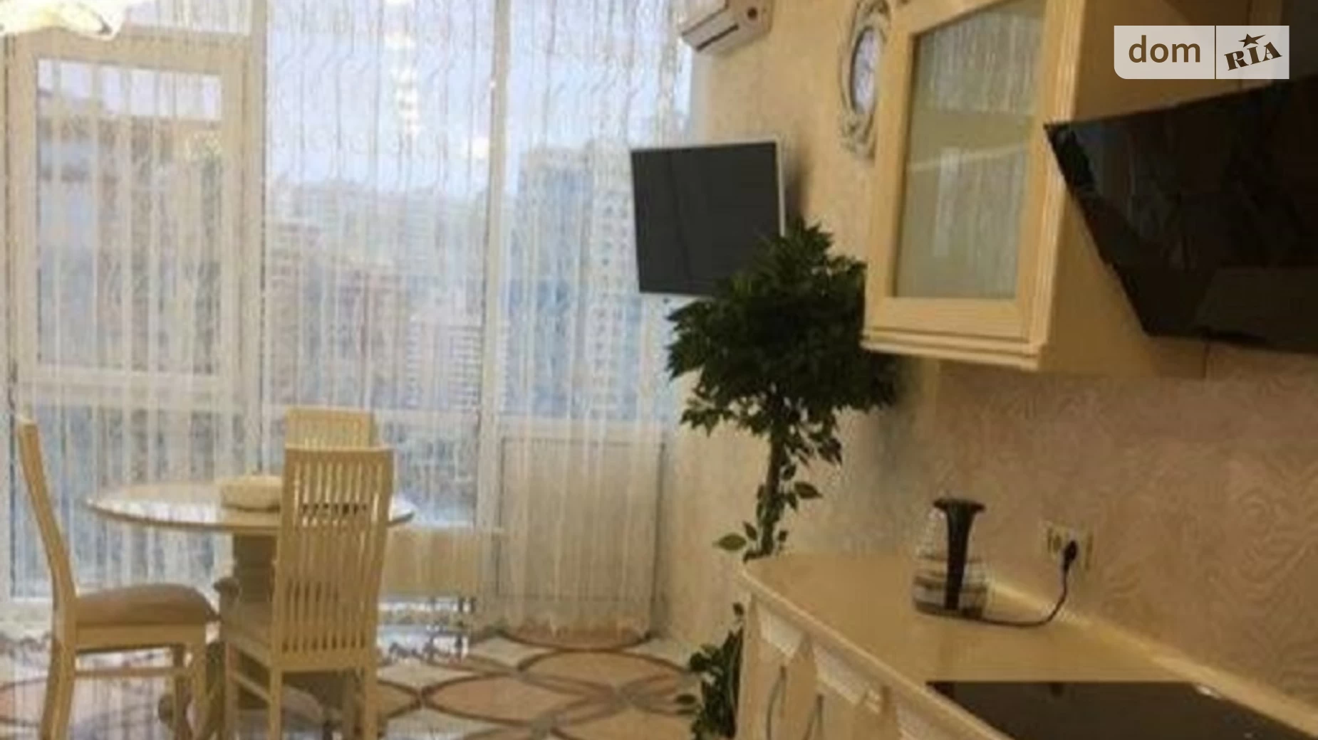 Продается 1-комнатная квартира 57 кв. м в Одессе, ул. Генуэзская