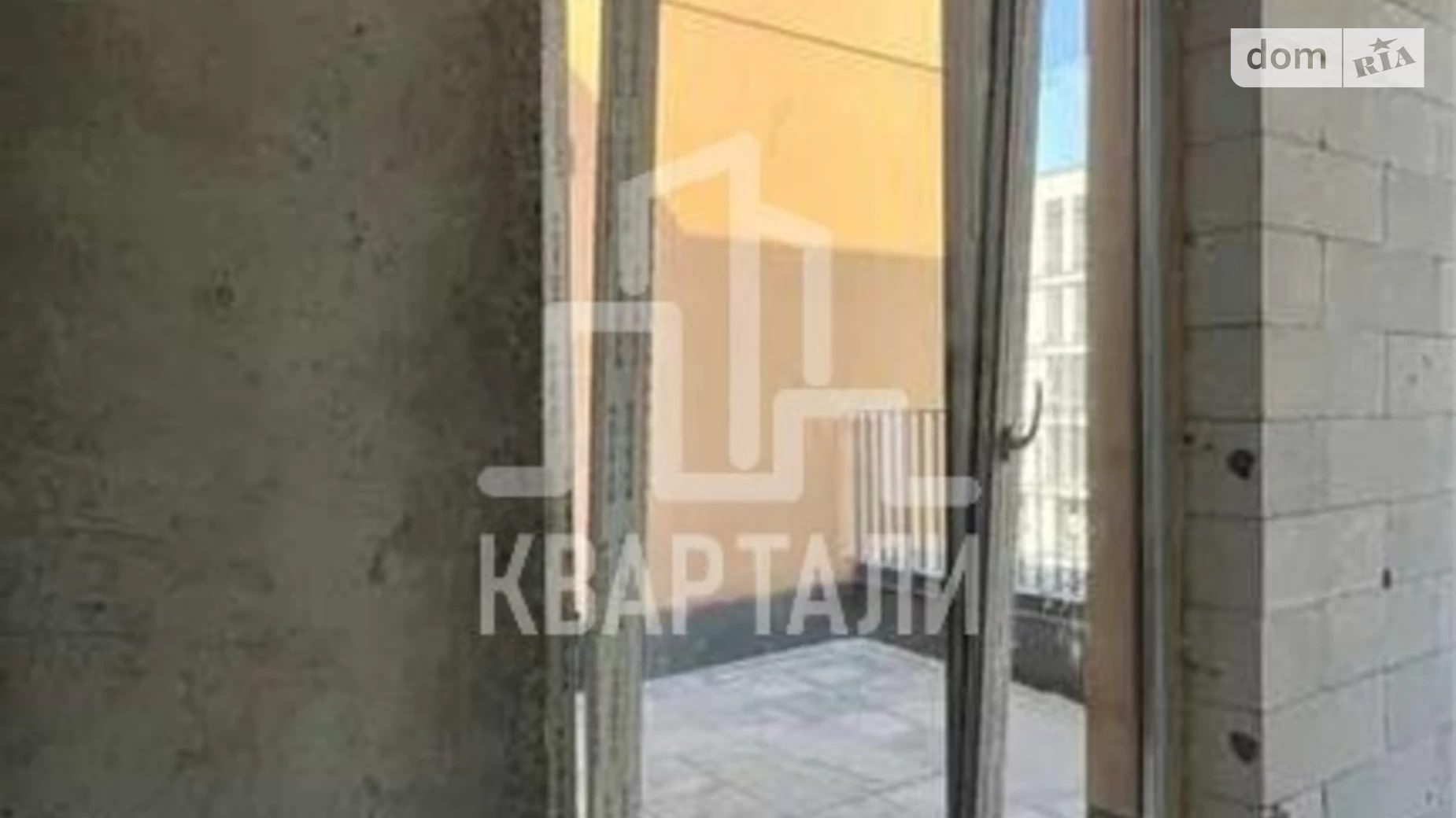Продается 1-комнатная квартира 43 кв. м в Киеве, ул. Салютная, 2Б