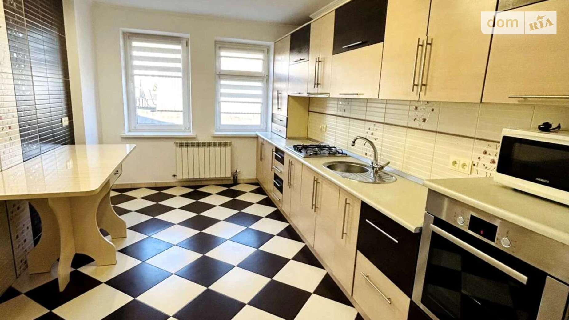 4-комнатная квартира 120.1 кв. м в Тернополе, ул. 15-го Апреля, 7А - фото 2