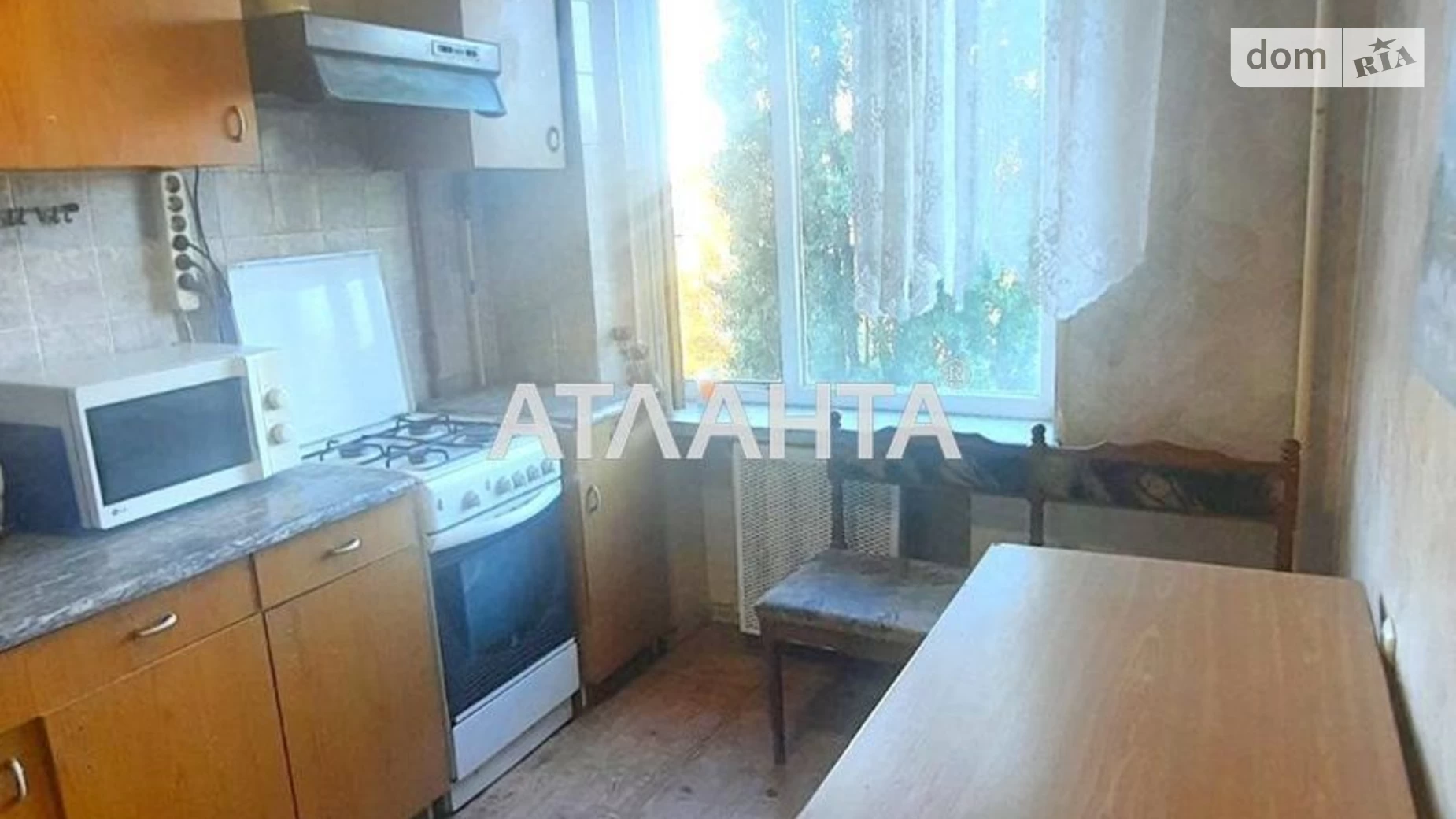 Продається 3-кімнатна квартира 64.7 кв. м у Одесі, вул. Генерала Петрова