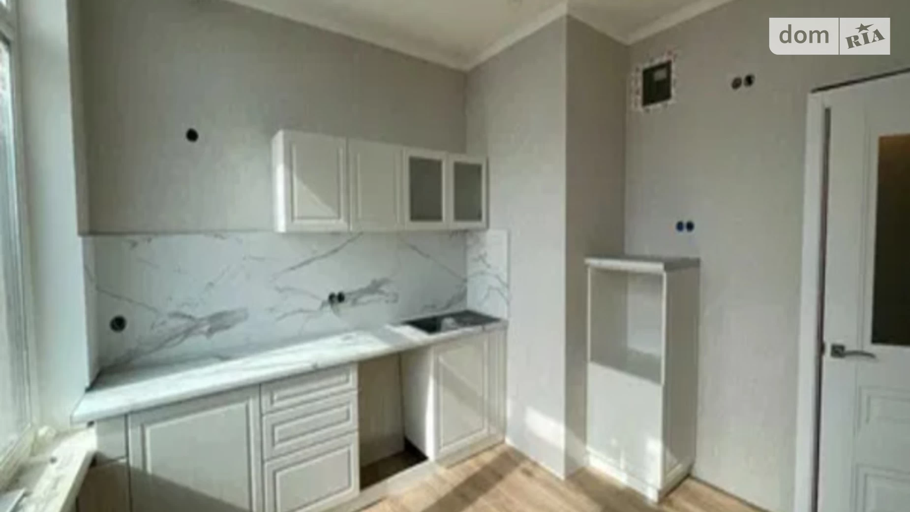 Продается 2-комнатная квартира 75 кв. м в Одессе, ул. Литературная