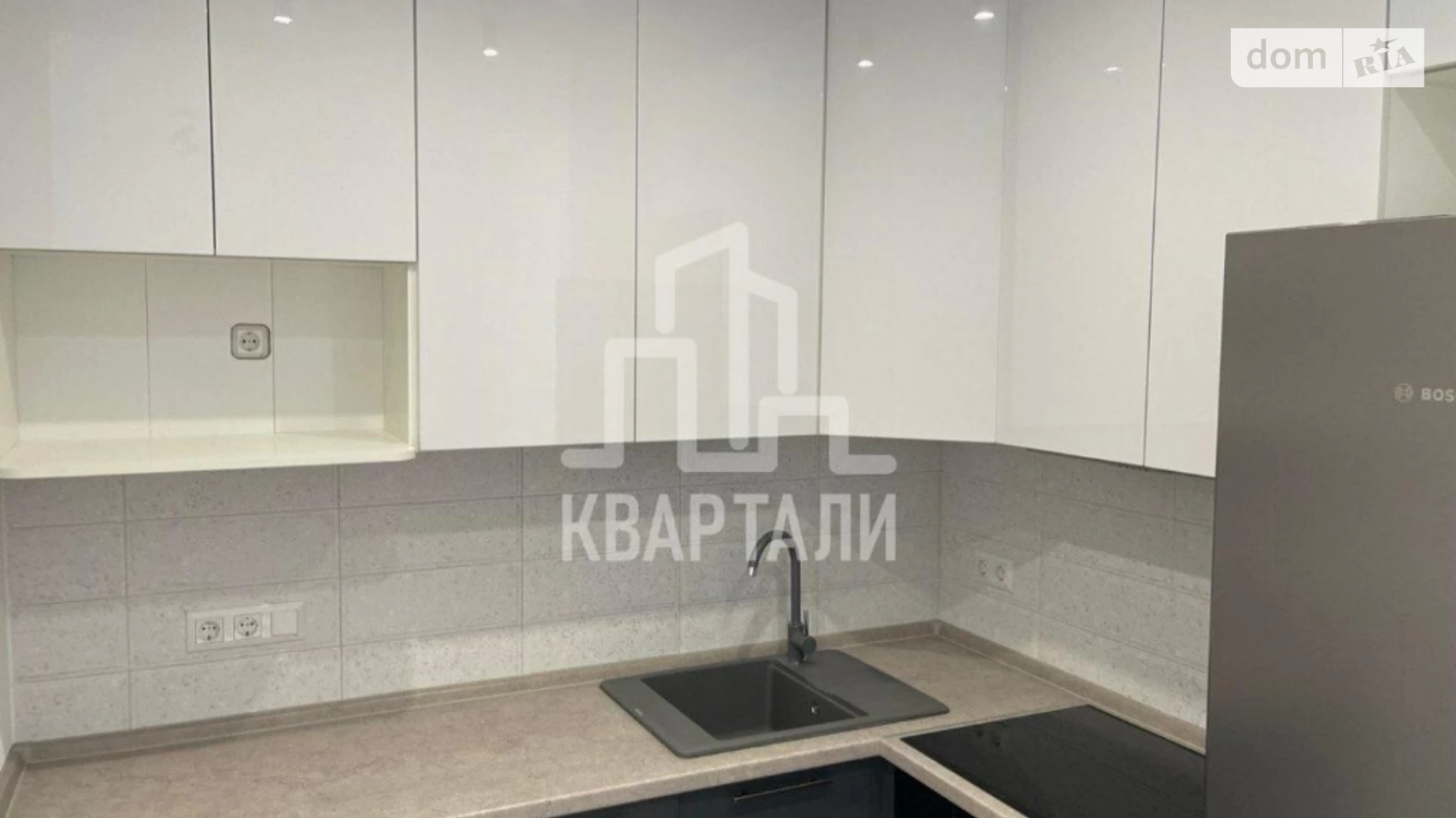 Продается 1-комнатная квартира 42 кв. м в Киеве, ул. Бережанская, 15