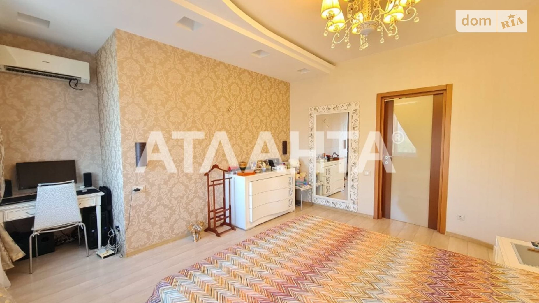 Продається 2-кімнатна квартира 100 кв. м у Одесі, вул. Тіниста