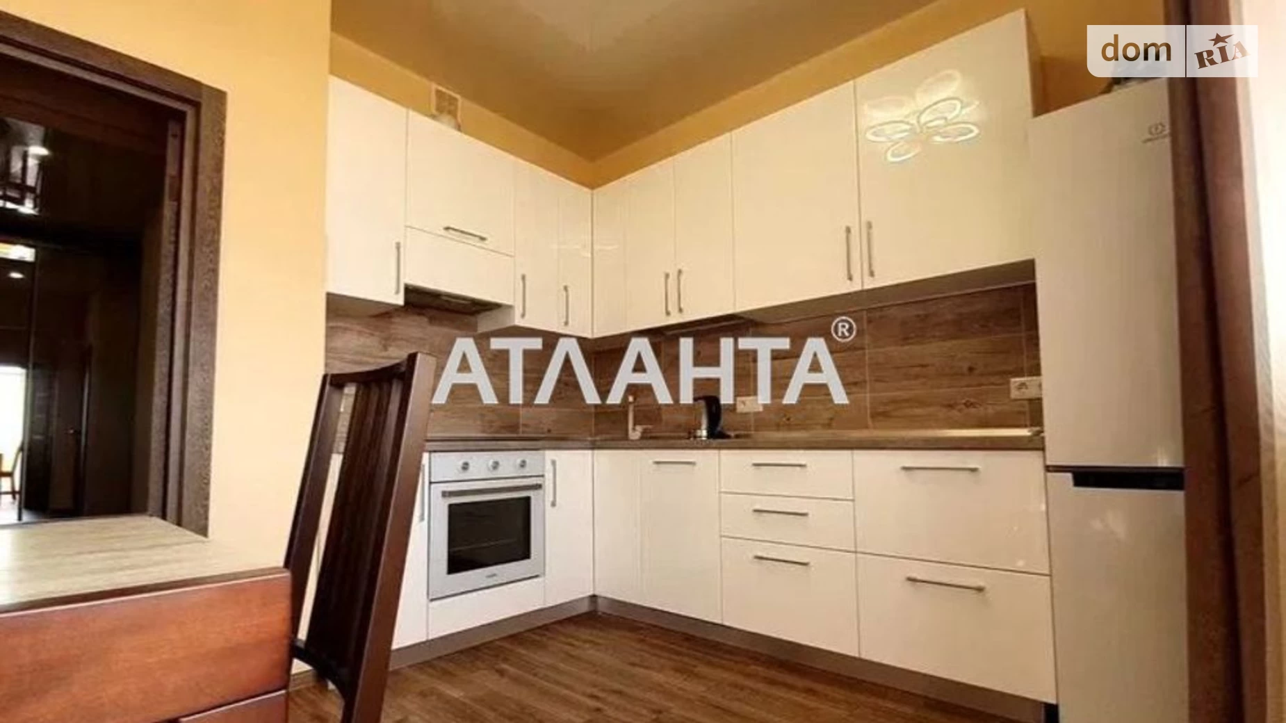 Продается 1-комнатная квартира 43 кв. м в Одессе, ул. Среднефонтанская, 351