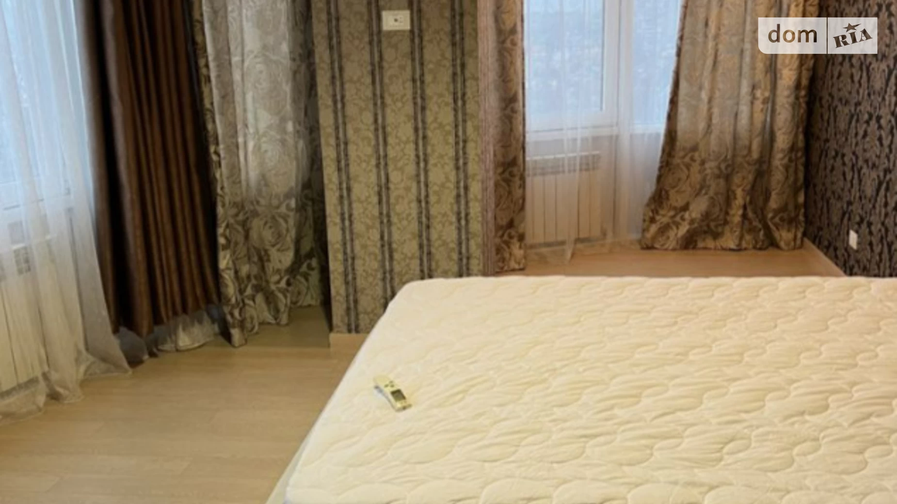 Продается 2-комнатная квартира 84 кв. м в Одессе, ул. Генуэзская, 5