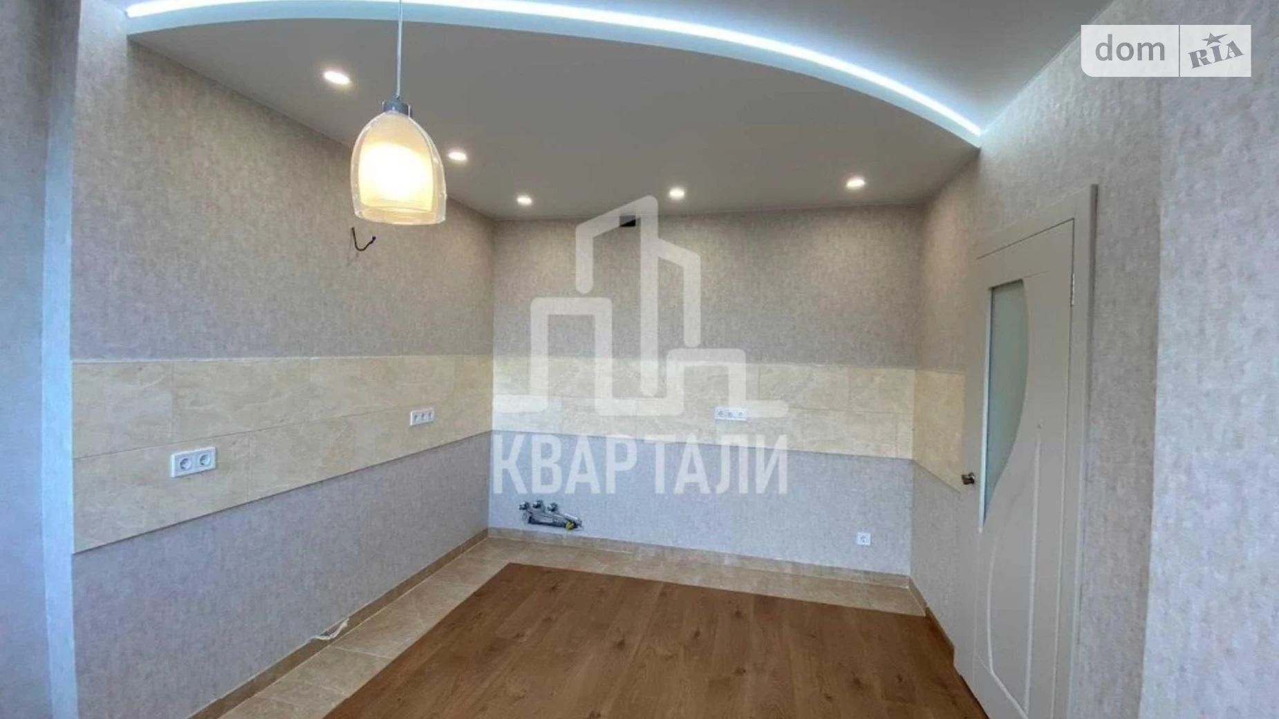 Продается 1-комнатная квартира 37 кв. м в Киеве, ул. Тираспольская, 52А