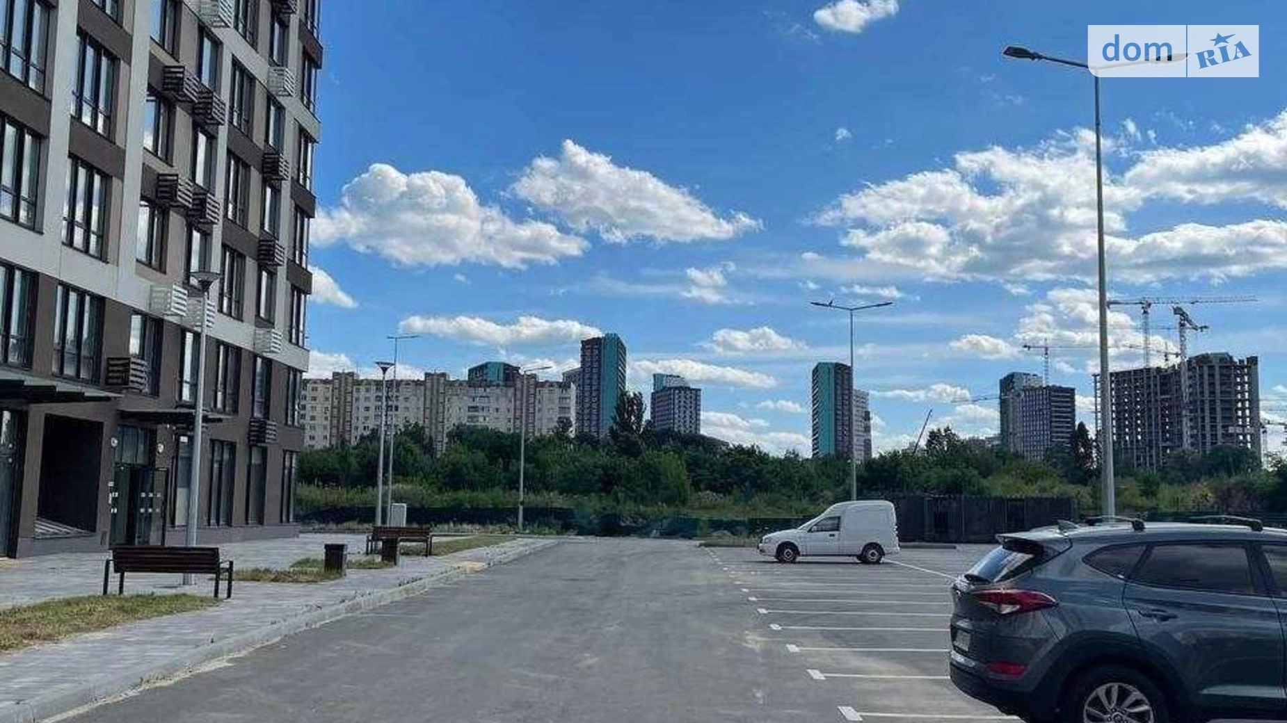 Продается 1-комнатная квартира 42 кв. м в Киеве, ул. Семьи Кристеров, 20