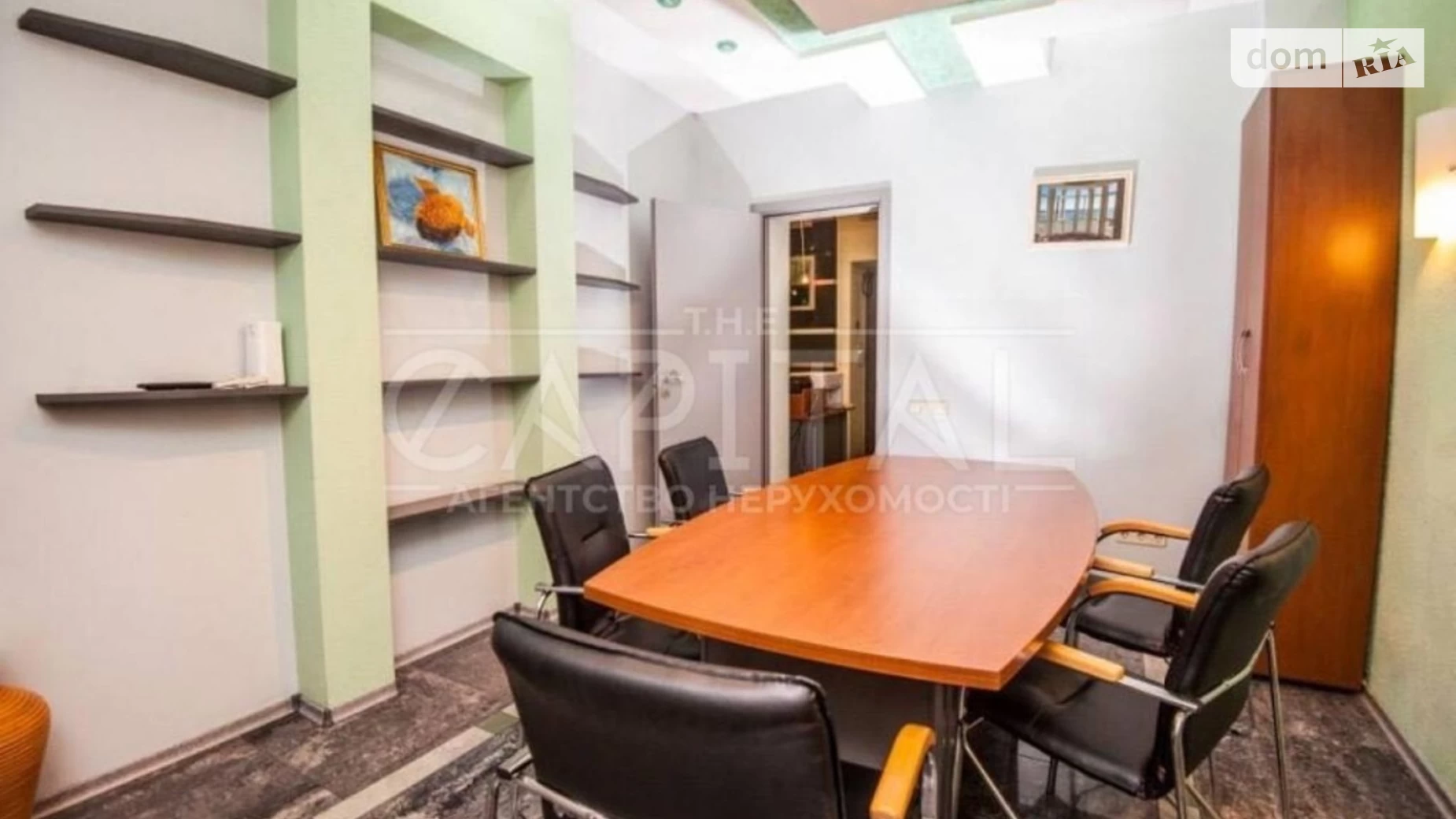 Продается 5-комнатная квартира 105 кв. м в Киеве, ул. Введенская