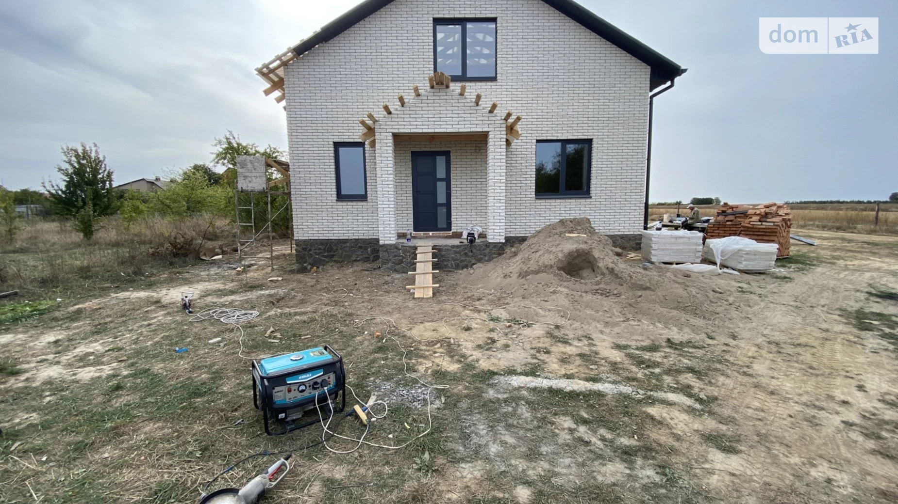 Продается дом на 2 этажа 110 кв. м с камином, цена: 80000 $ - фото 2