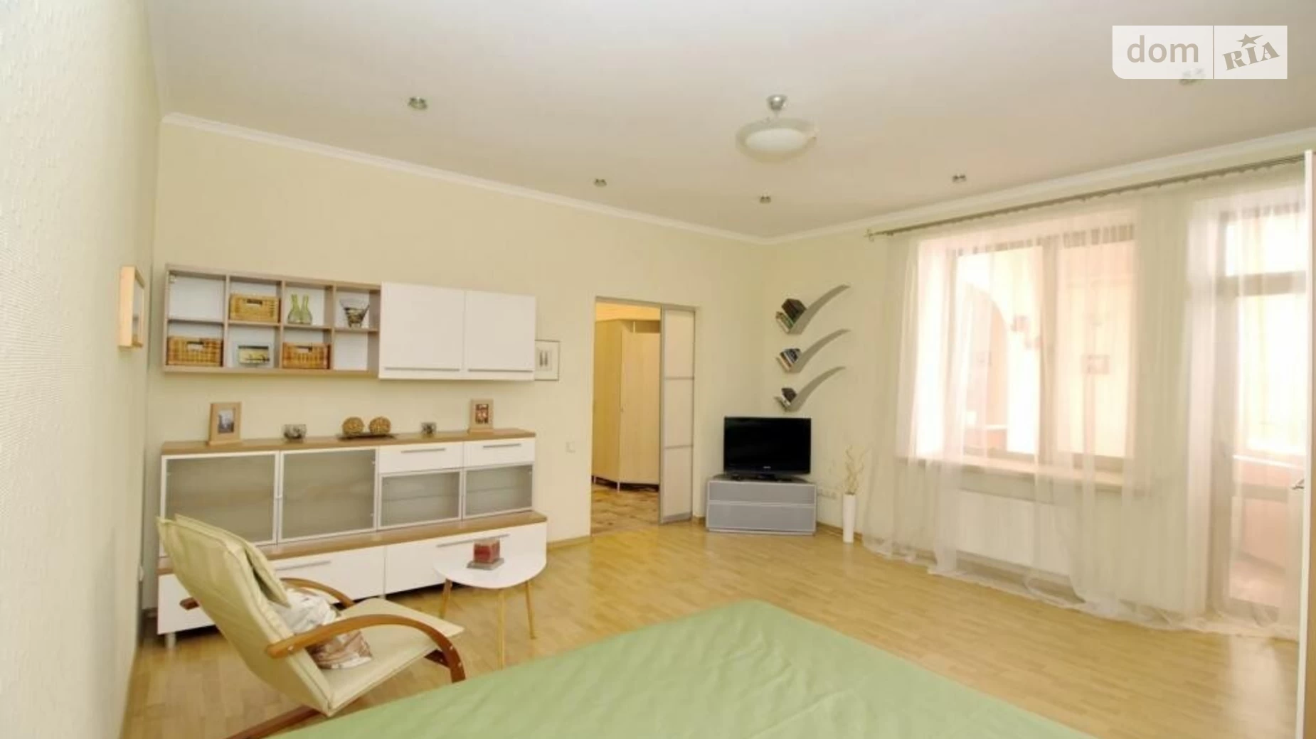 Продается 2-комнатная квартира 59 кв. м в Киеве, ул. Дмитриевская, 46