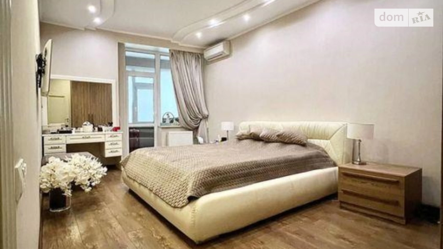 Продается 2-комнатная квартира 96 кв. м в Киеве, бул. Леси Украинки, 7А