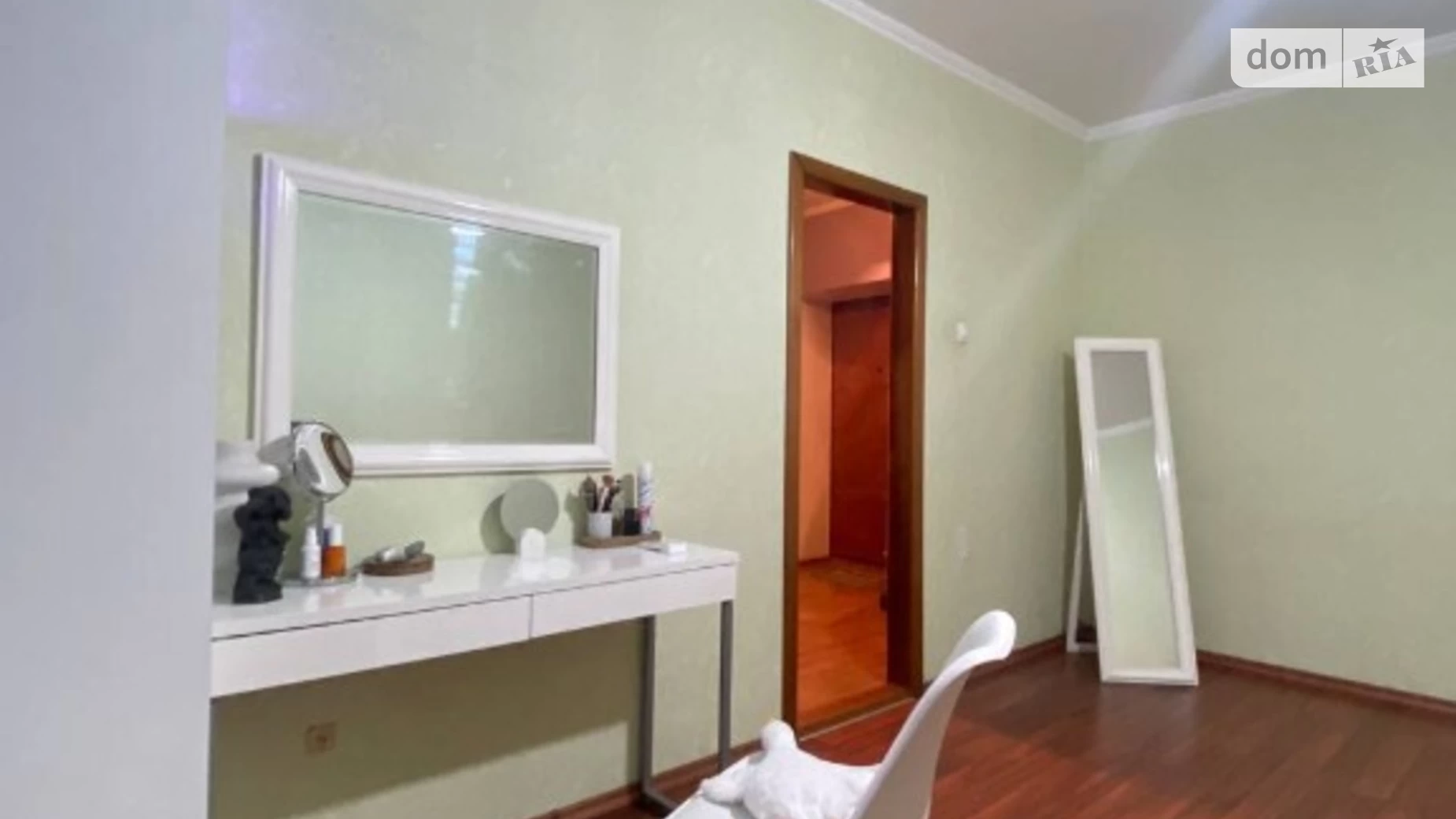 Продается 1-комнатная квартира 47.5 кв. м в Одессе, ул. Парковая, 77