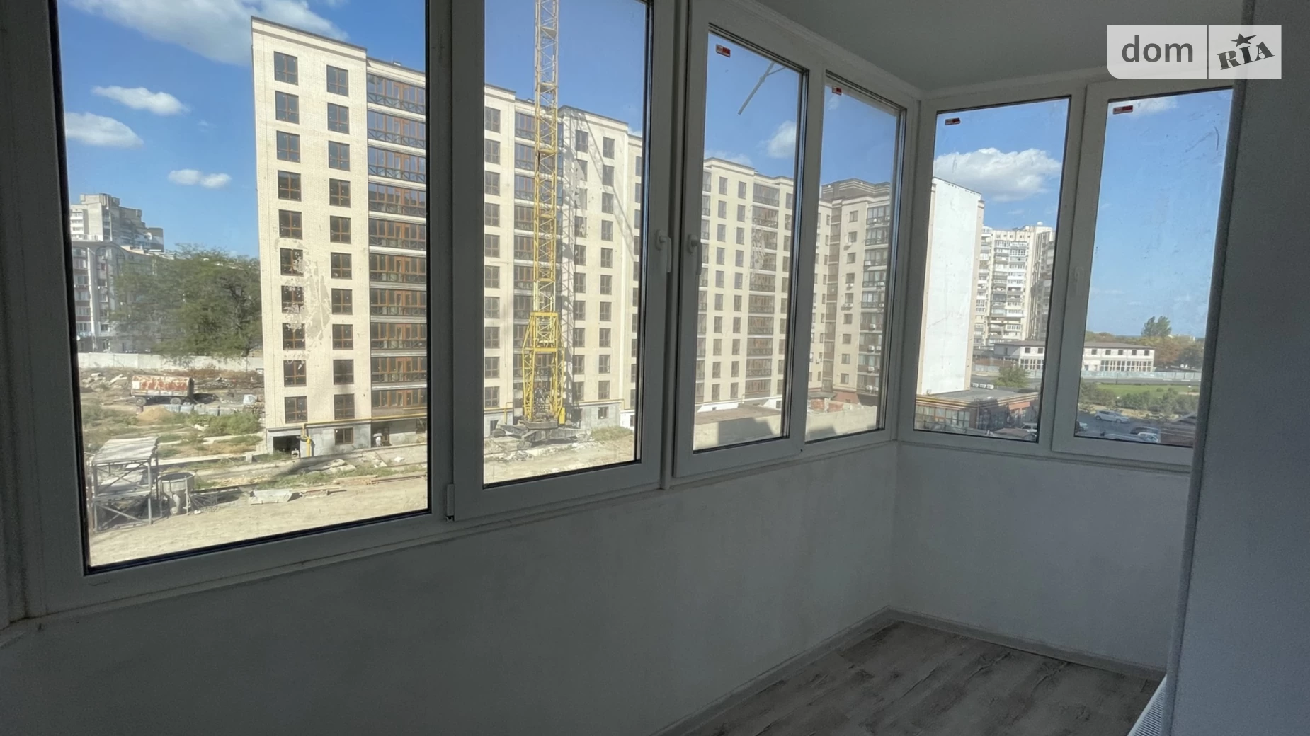 Продается 2-комнатная квартира 63 кв. м в Черноморске, ул. Парковая