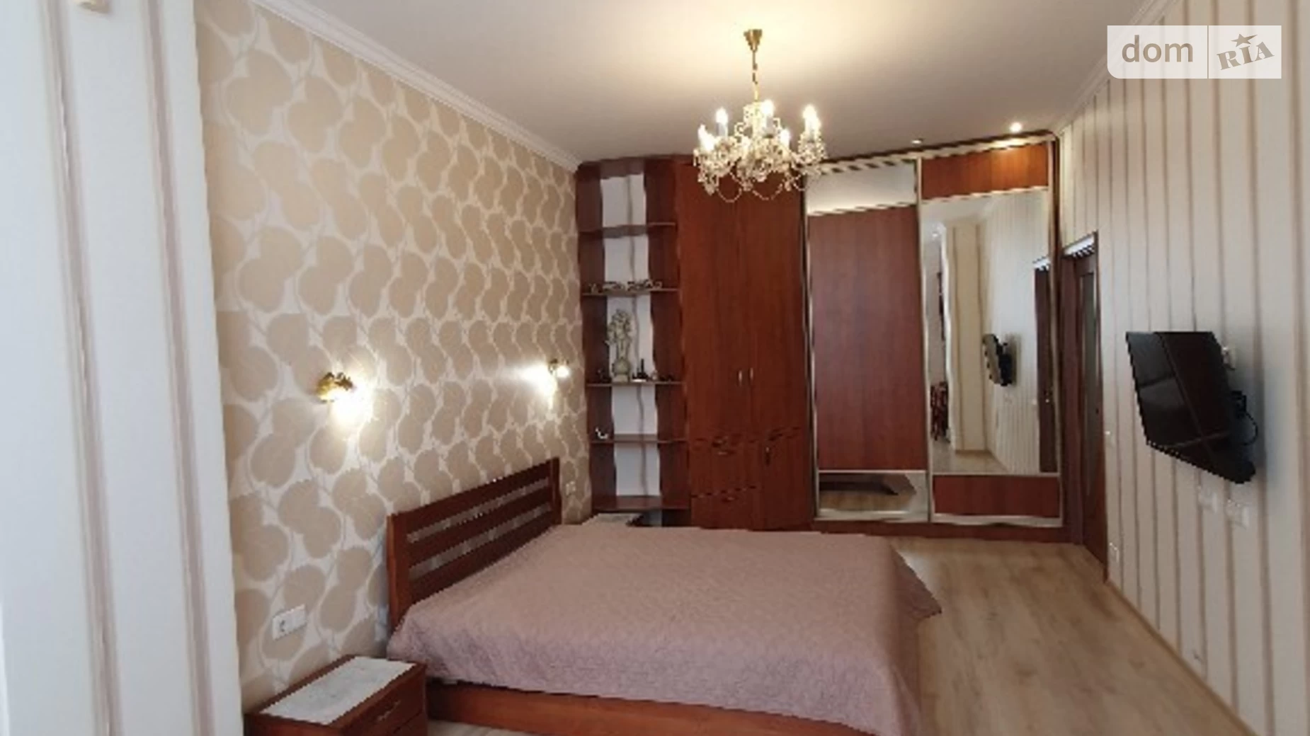 Продается 2-комнатная квартира 78.7 кв. м в Одессе, бул. Французский