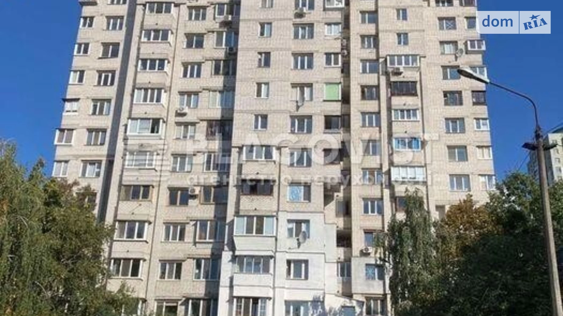 Продається 3-кімнатна квартира 73 кв. м у Києві, вул. Верховинна, 34