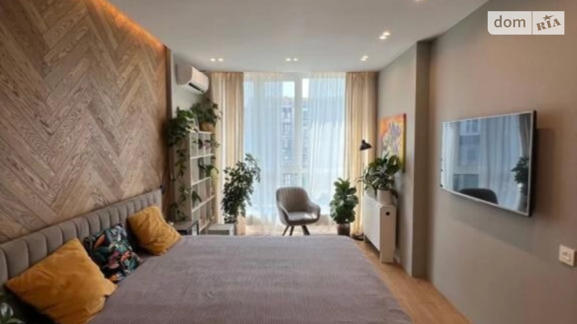 Продается 2-комнатная квартира 64 кв. м в Киеве, ул. Салютная, 2Б
