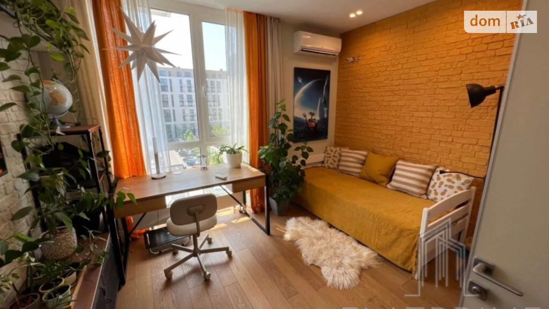 Продается 2-комнатная квартира 64 кв. м в Киеве, ул. Салютная, 2Б