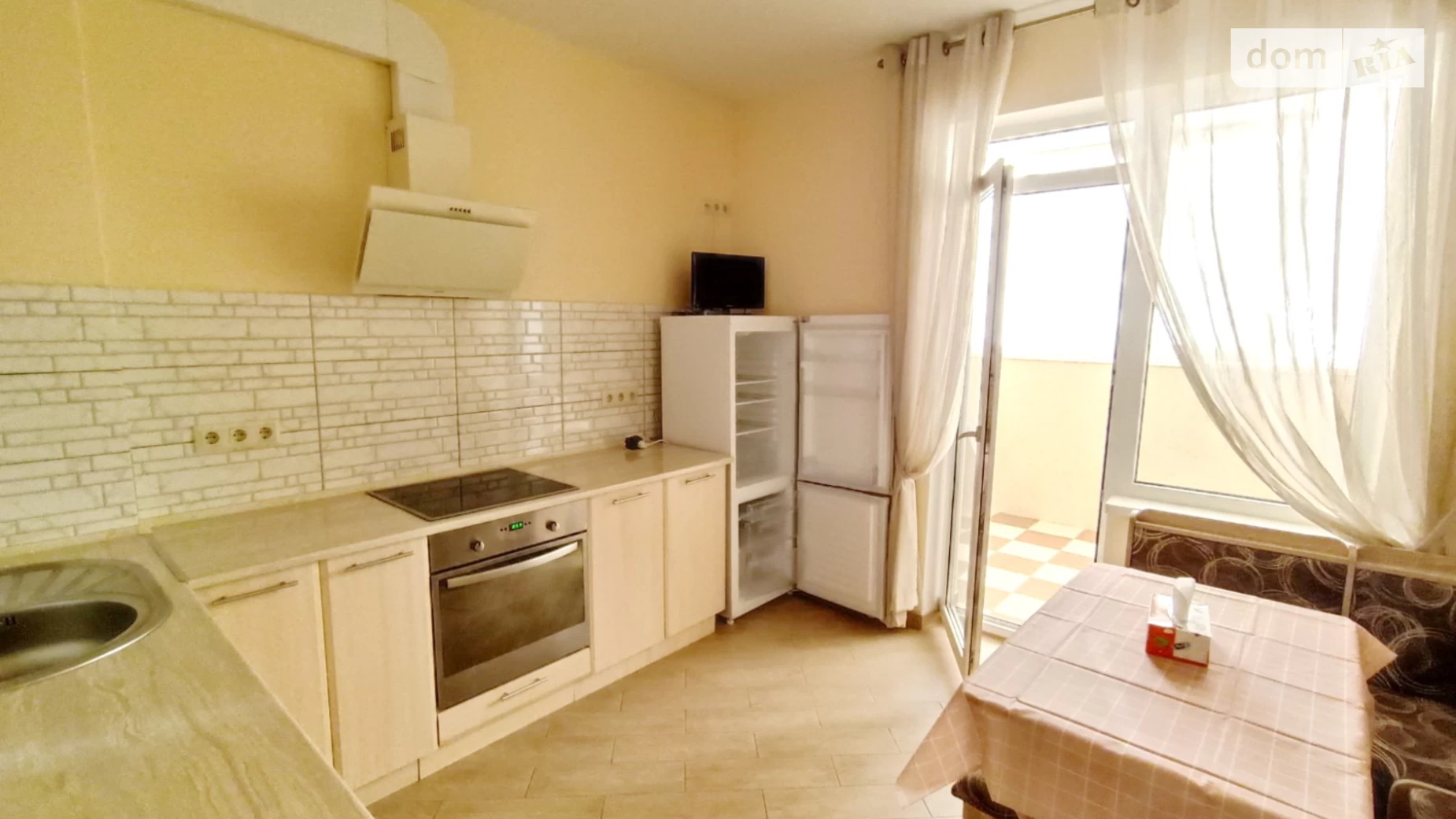 Продается 2-комнатная квартира 68 кв. м в Одессе, мас. Радужный