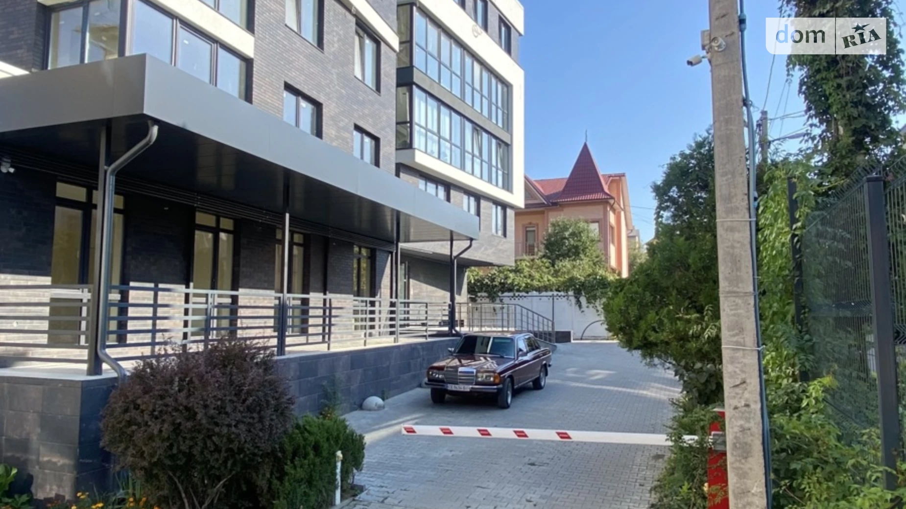 Продается 2-комнатная квартира 56 кв. м в Черновцах, ул. Кобринской Натальи, 7Б