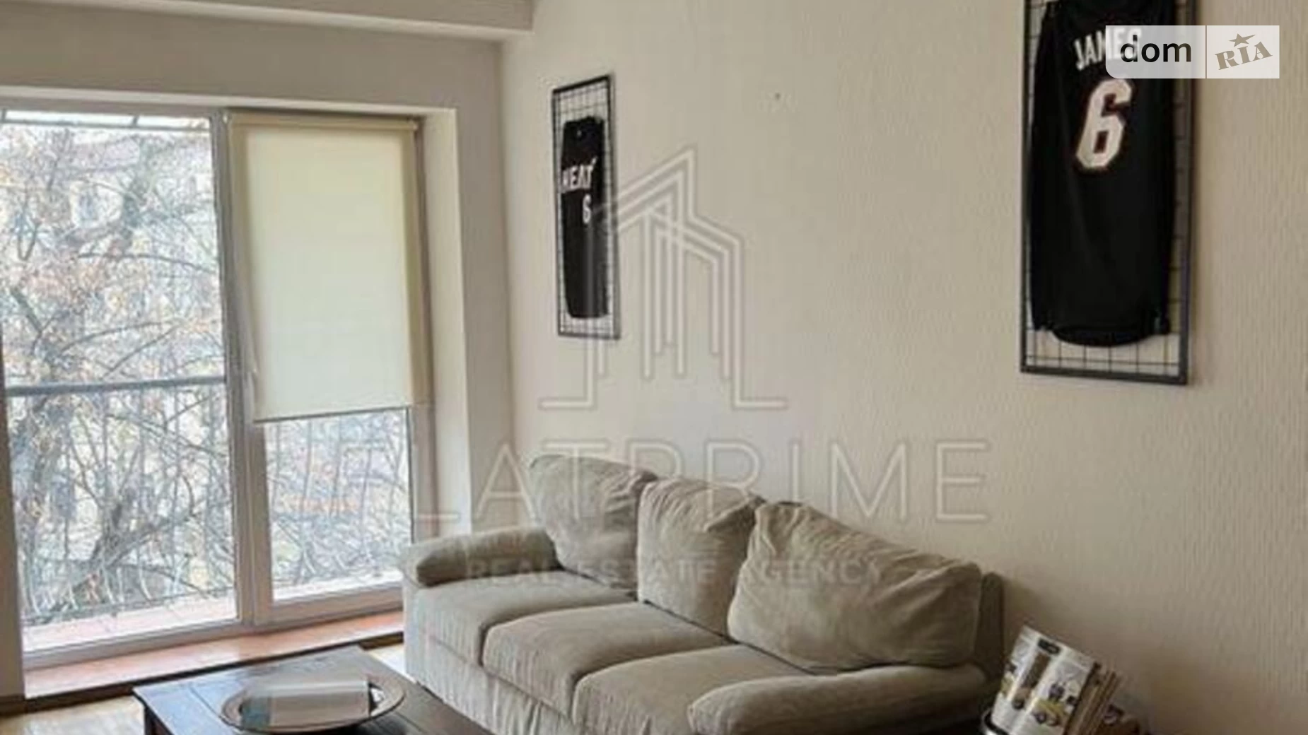 Продается 3-комнатная квартира 55 кв. м в Киеве, ул. Набережно-Крещатицкая, 3А