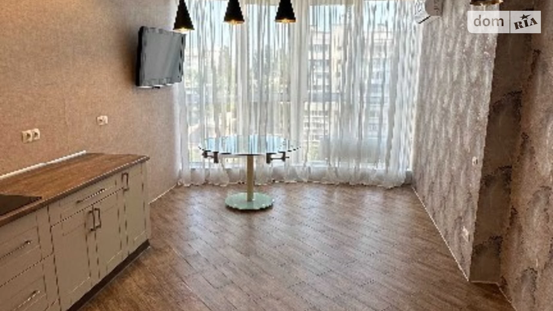 Продається 1-кімнатна квартира 56 кв. м у Одесі, вул. Середньофонтанська