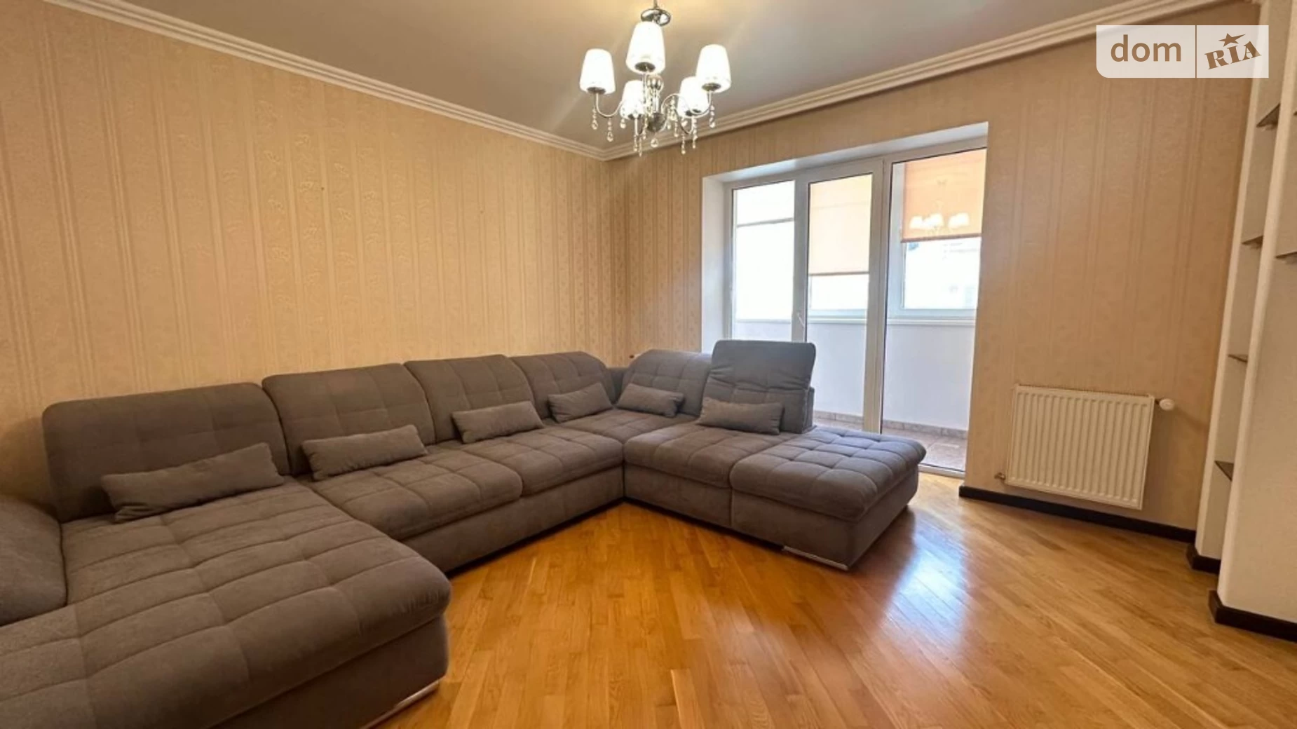 Продается 3-комнатная квартира 87.2 кв. м в Ивано-Франковске, ул. Патриарха Владимира