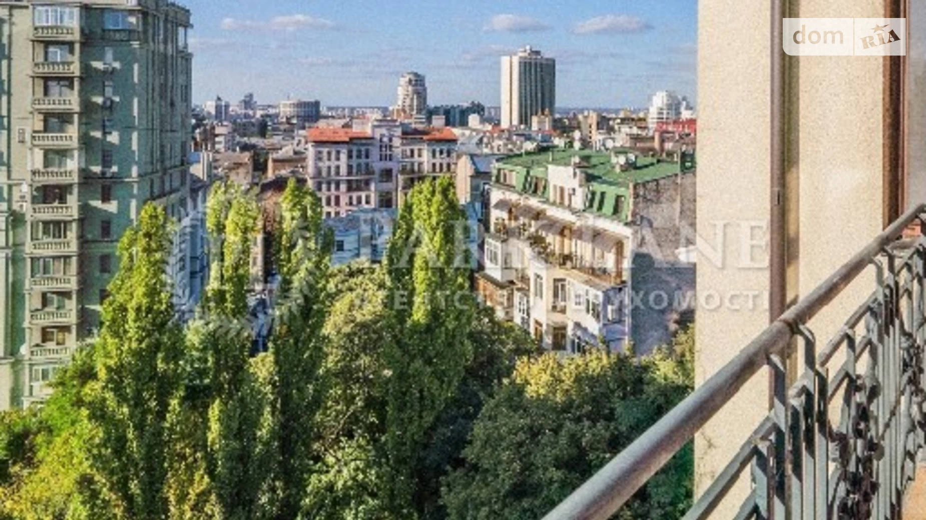 Продается 3-комнатная квартира 226 кв. м в Киеве, ул. Ивана Франко, 4Б