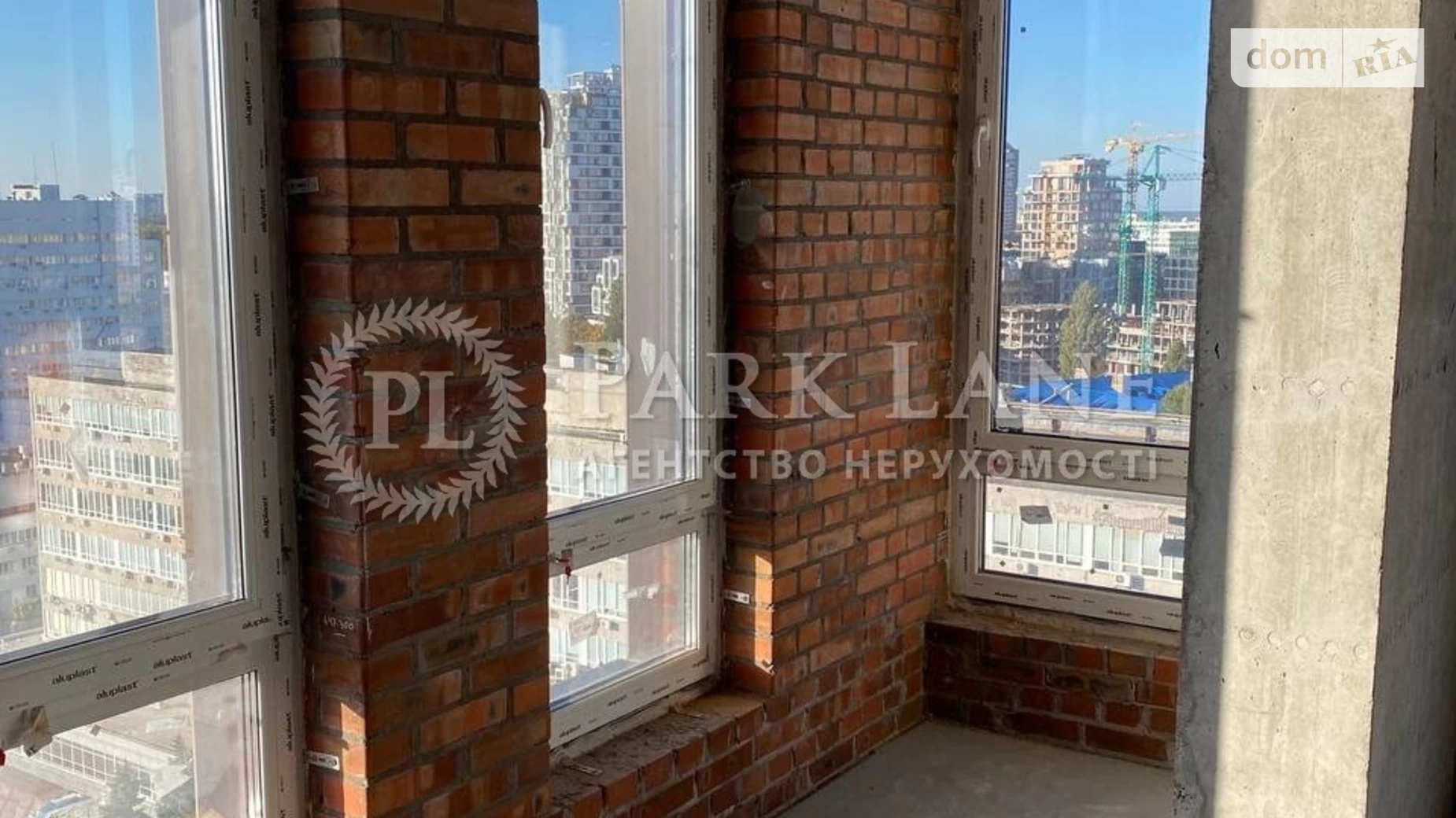 Продается 3-комнатная квартира 94 кв. м в Киеве, ул. Дегтяревская, 17-19