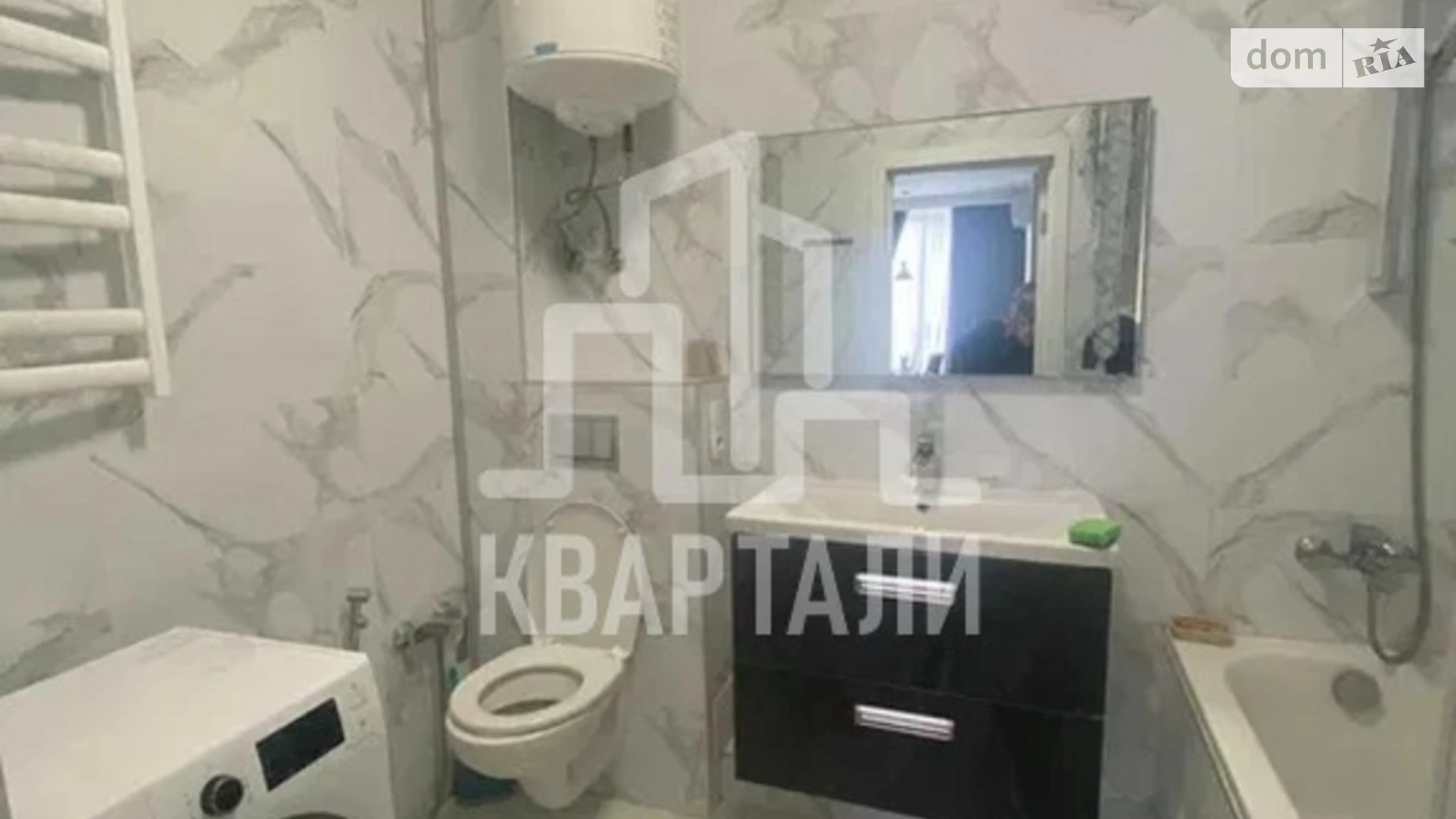 Продается 1-комнатная квартира 46 кв. м в Киеве, ул. Драгоманова, 10