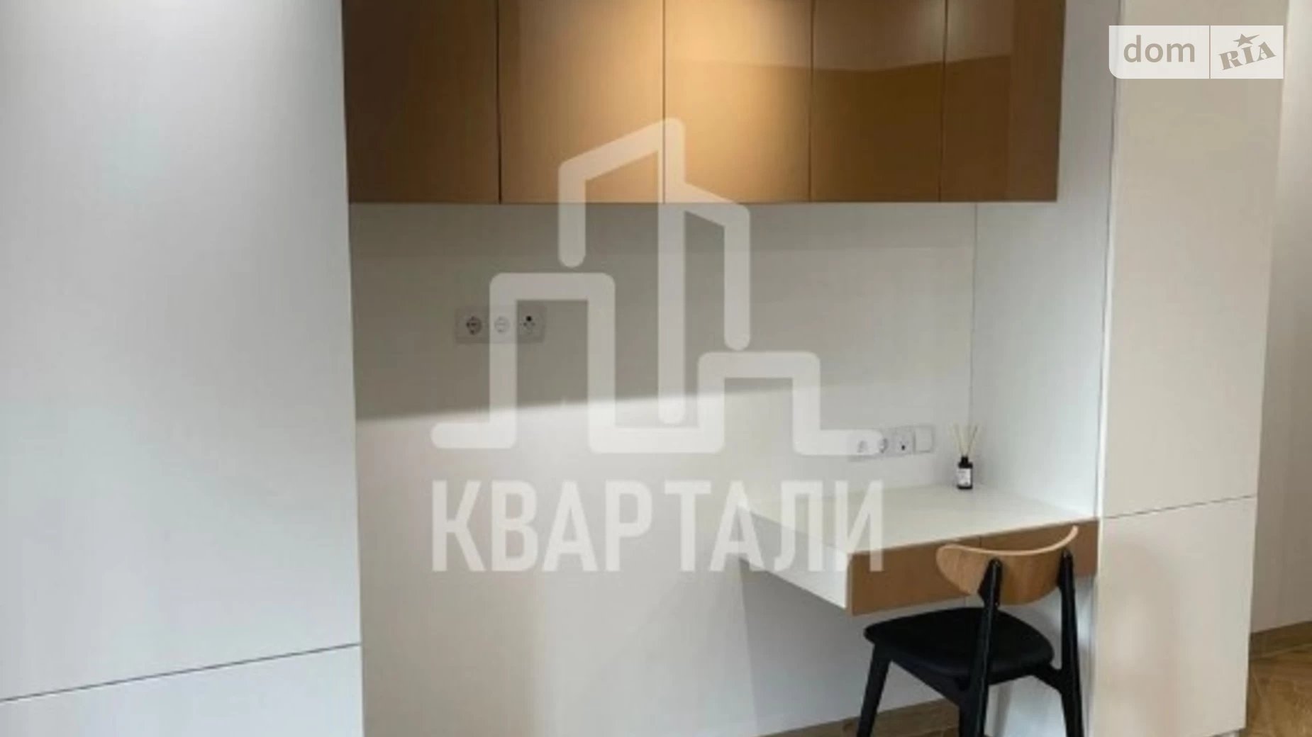 Продается 1-комнатная квартира 33 кв. м в Киеве, ул. Метрологическая, 23А