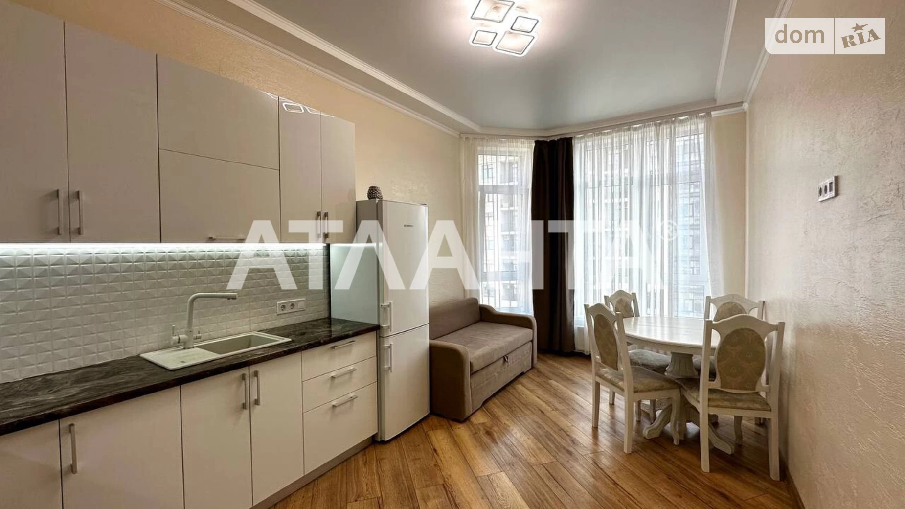 Продается 1-комнатная квартира 47 кв. м в Одессе, пер. Курортный, 1