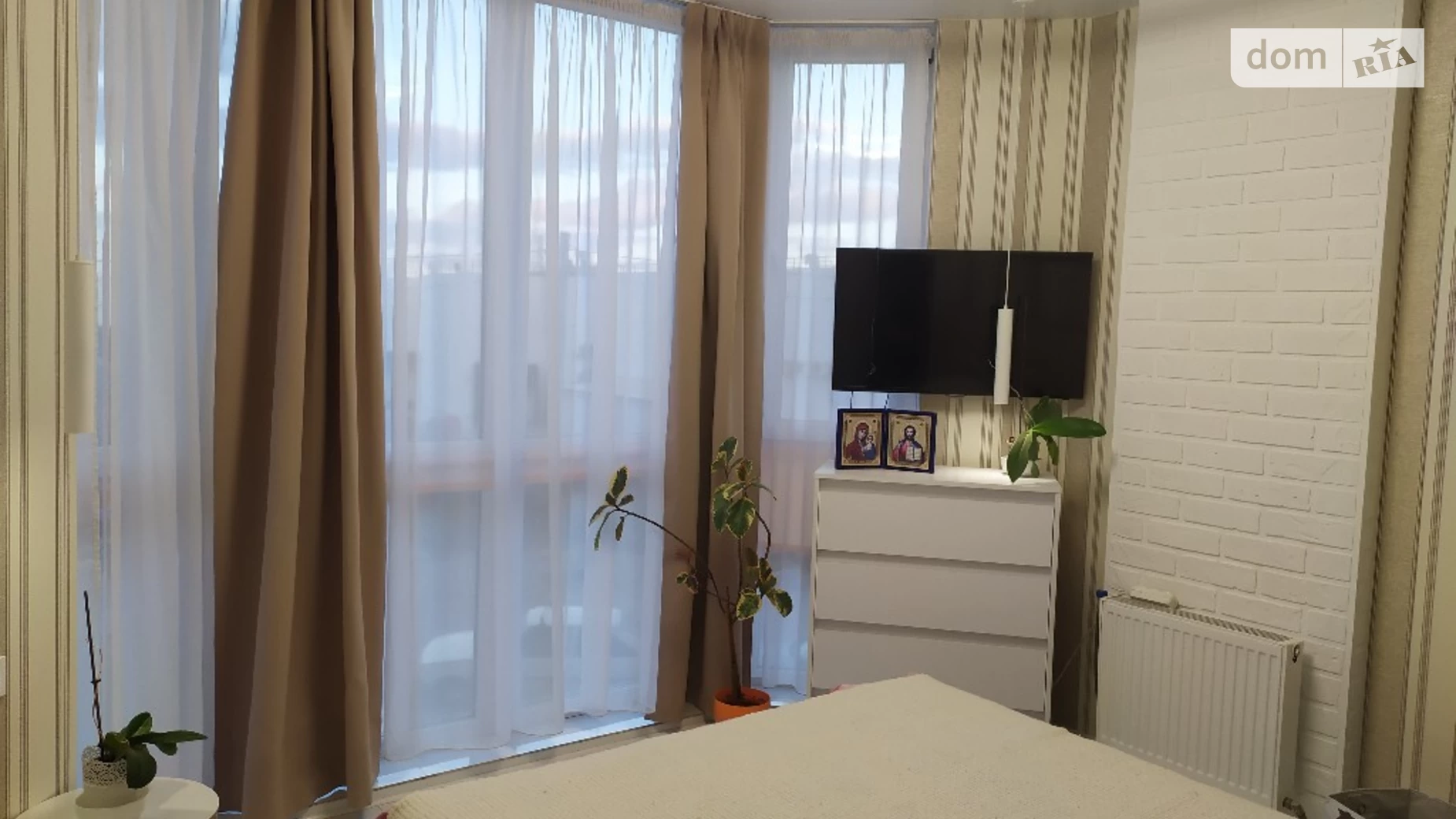 Продается 2-комнатная квартира 50 кв. м в Одессе, ул. Паустовского