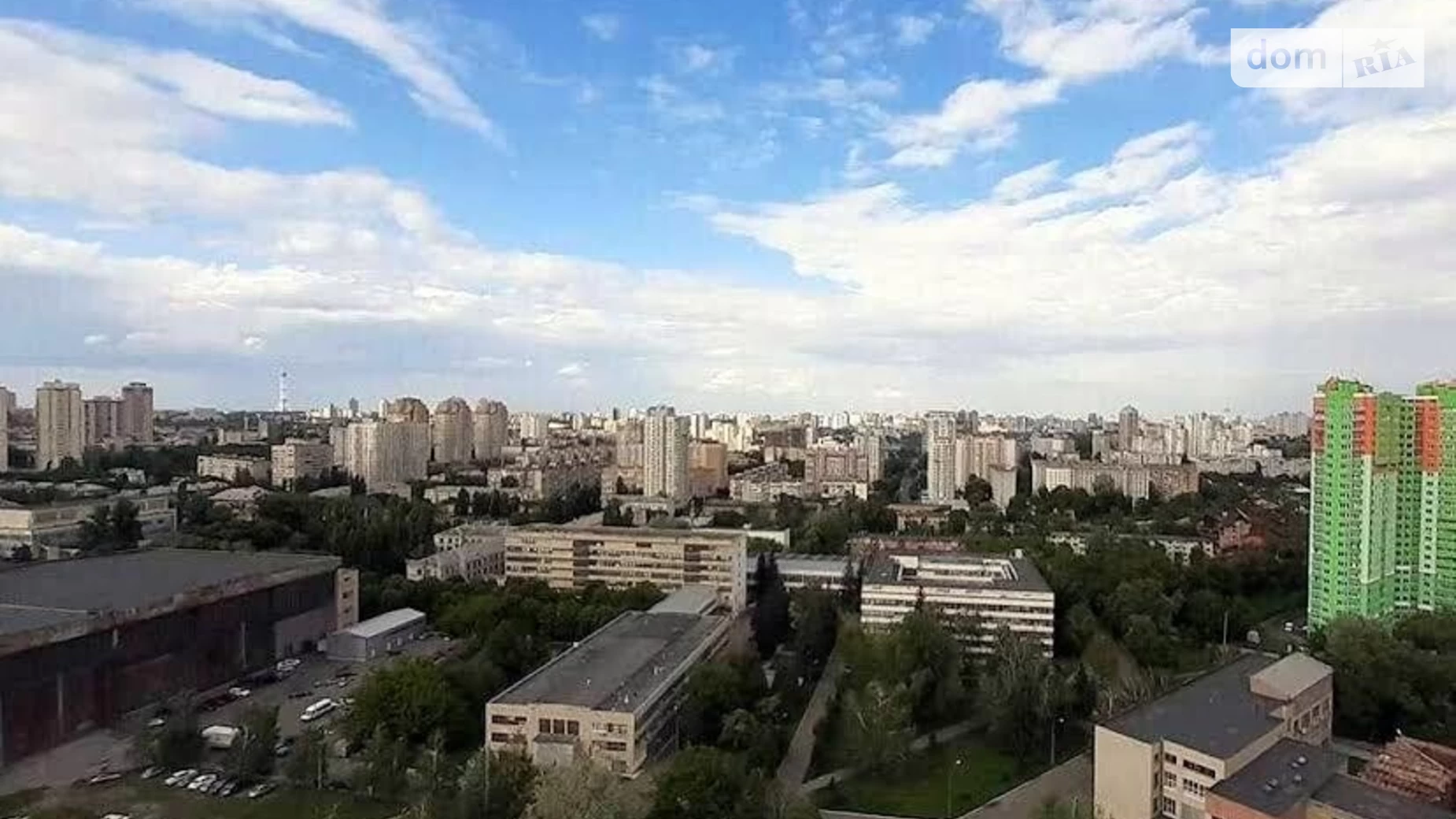 Продається 1-кімнатна квартира 42 кв. м у Києві, вул. Михайла Донця, 4А