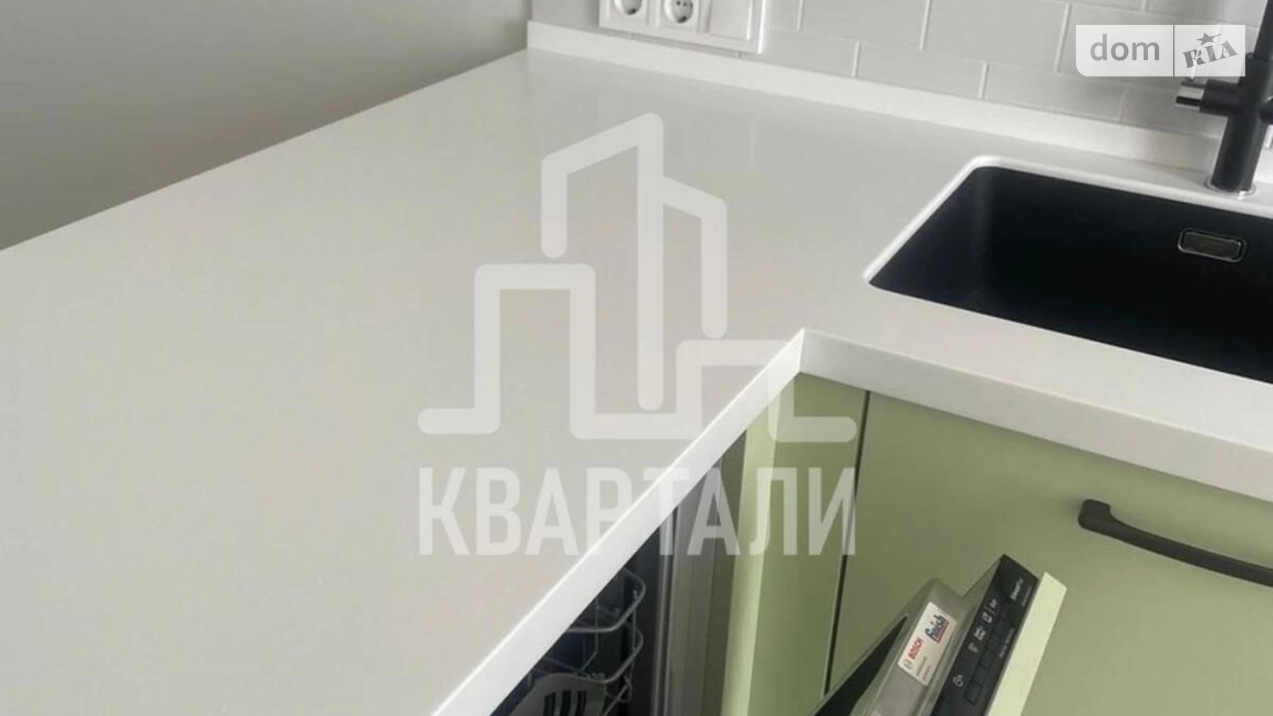 Продается 1-комнатная квартира 42 кв. м в Киеве, Надднепрянское шоссе, 2