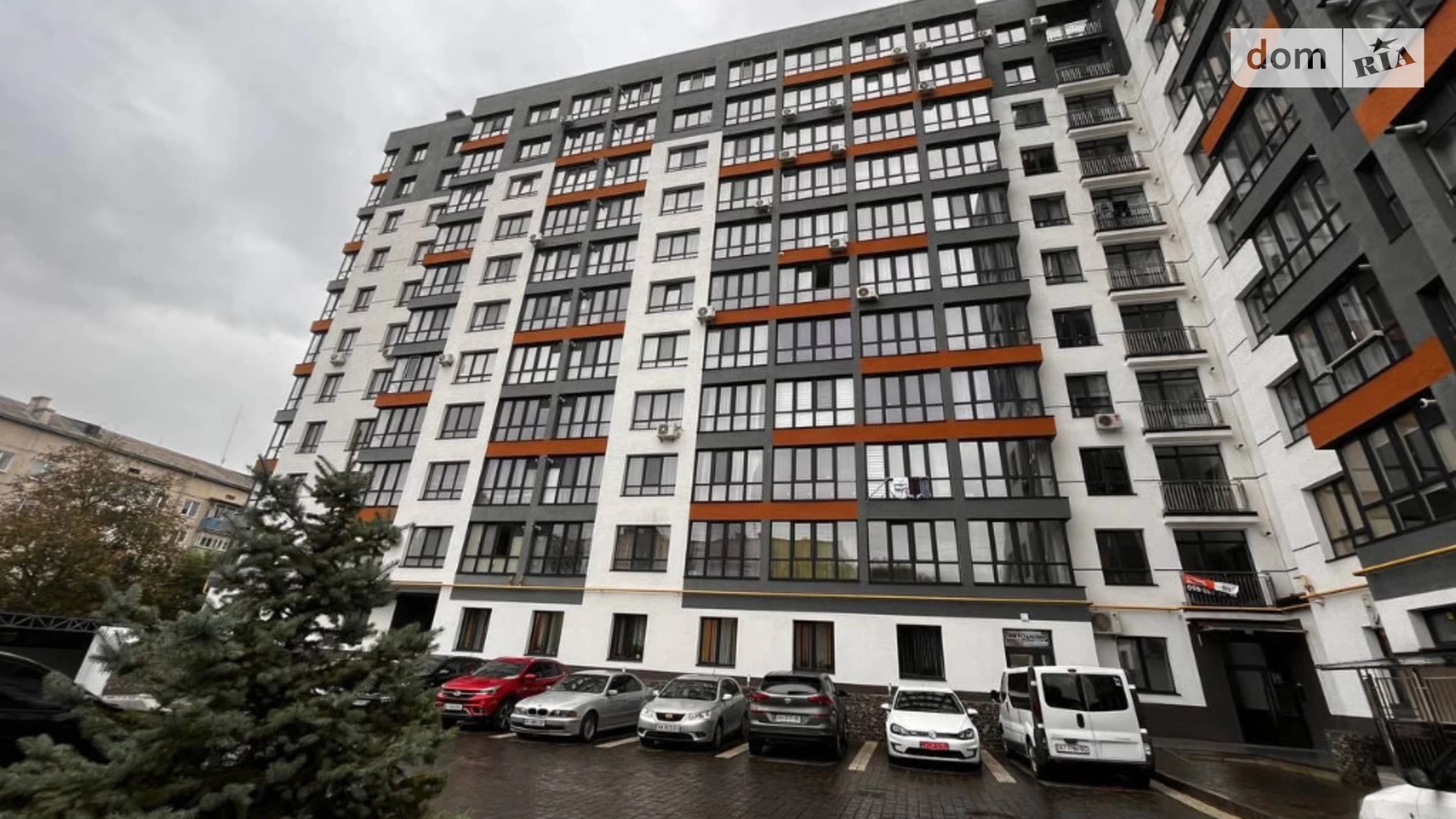 Продается 3-комнатная квартира 91.7 кв. м в Ивано-Франковске, ул. Сорохтея О.