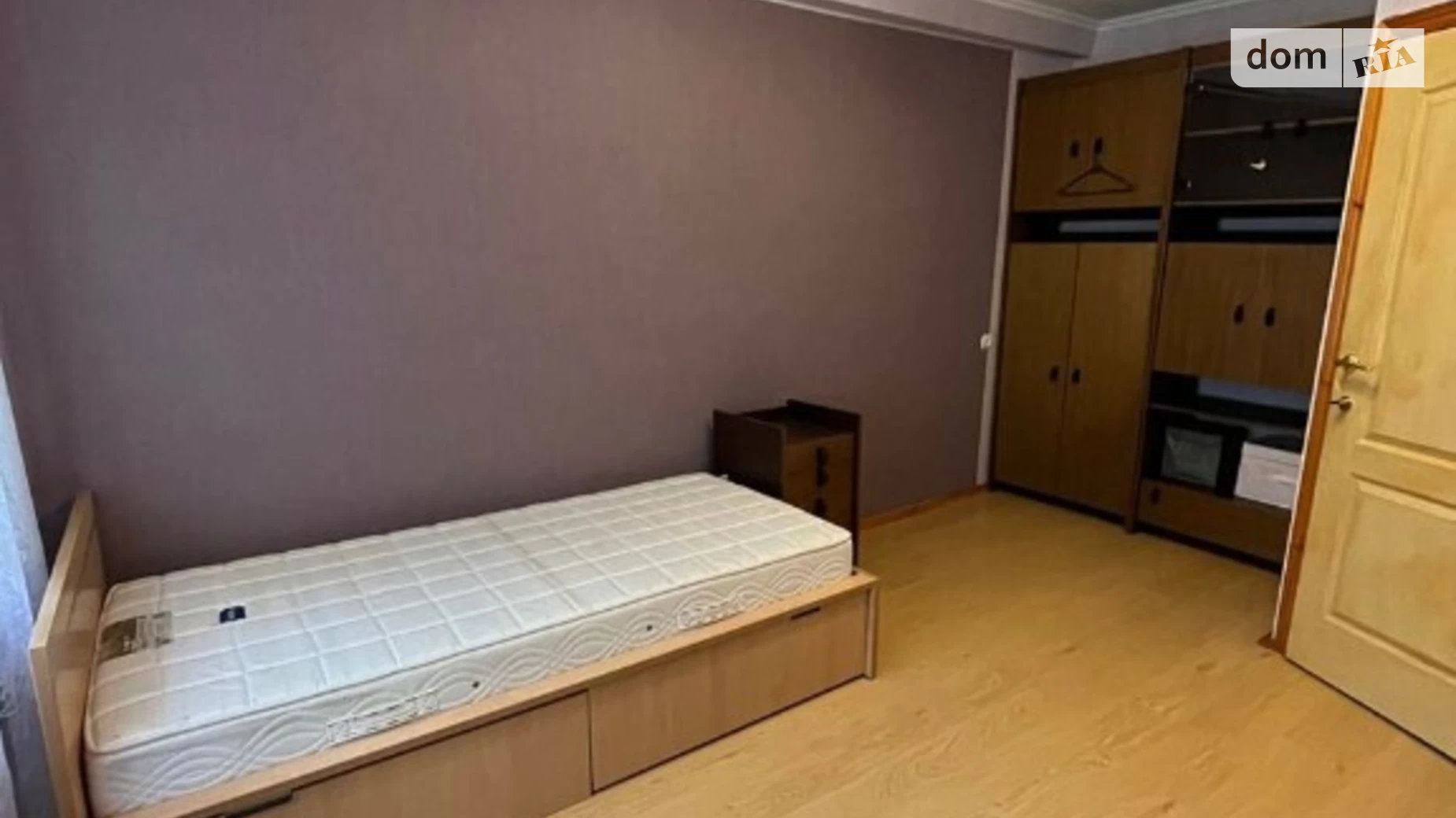 Продается 3-комнатная квартира 62 кв. м в Киеве, ул. Татарская, 43А