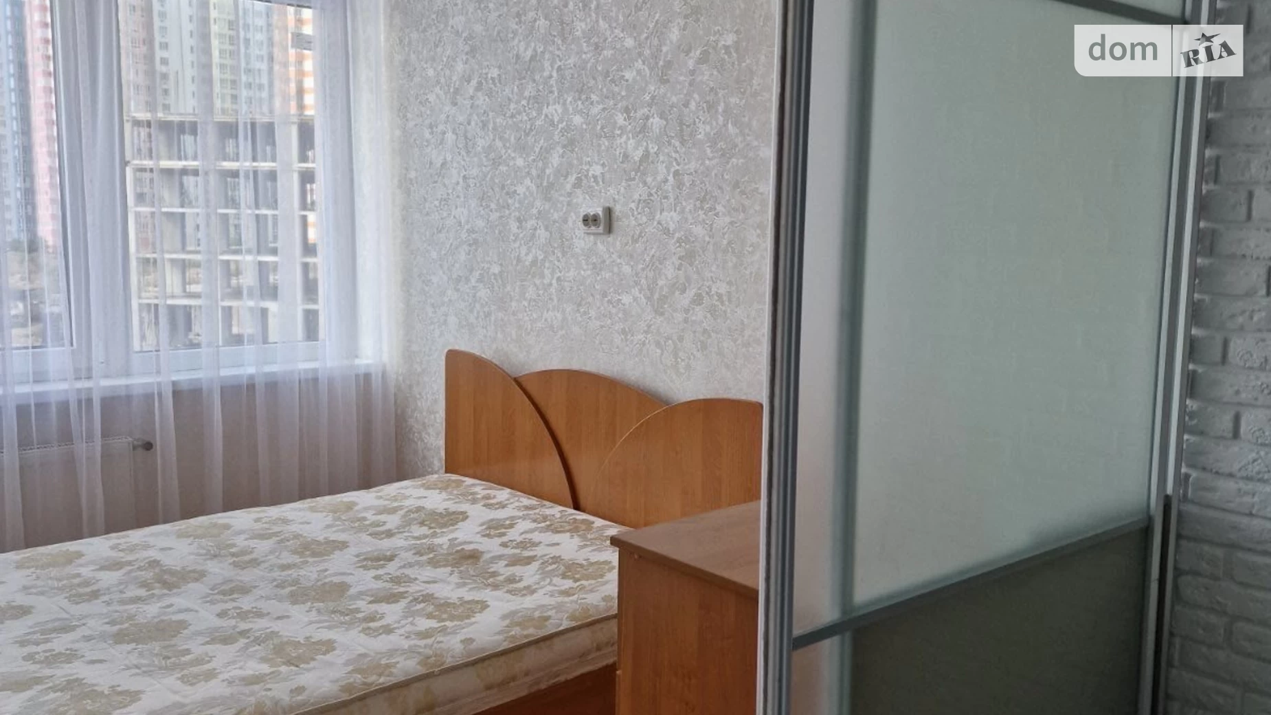Продається 2-кімнатна квартира 40 кв. м у Одесі, вул. Перлинна