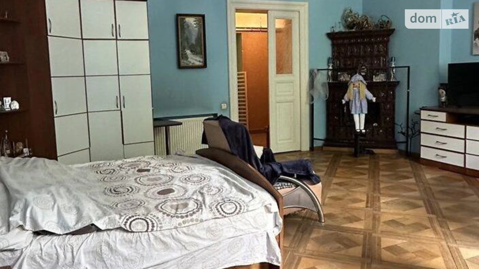 Продается 4-комнатная квартира 136 кв. м в Львове, пл. Франко Ивана, 65