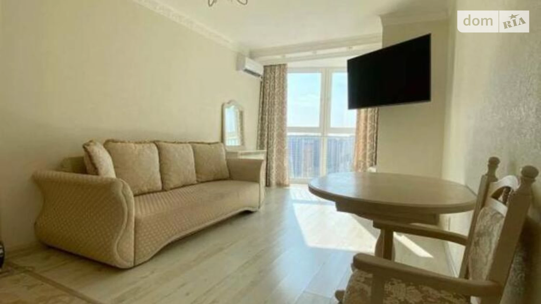 Продается 2-комнатная квартира 52 кв. м в Киеве, ул. Драгоманова, 2Б