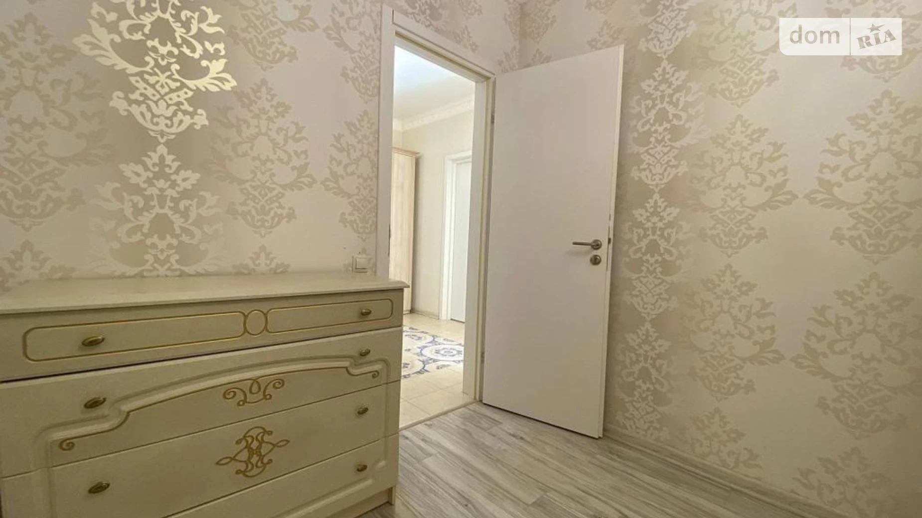 Продается 2-комнатная квартира 52 кв. м в Киеве, ул. Драгоманова, 2Б