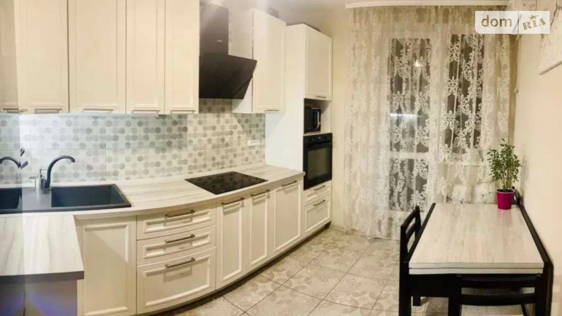 Продается 2-комнатная квартира 72 кв. м в Одессе, ул. Академика Воробьёва