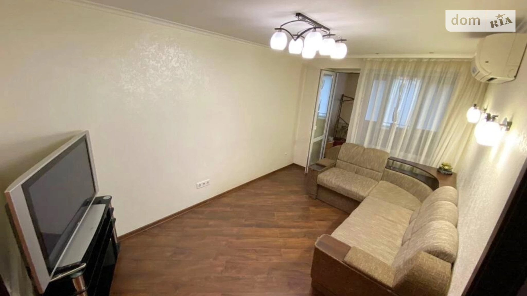 Продається 2-кімнатна квартира 52.7 кв. м у Одесі, вул. Ріхтера Святослава