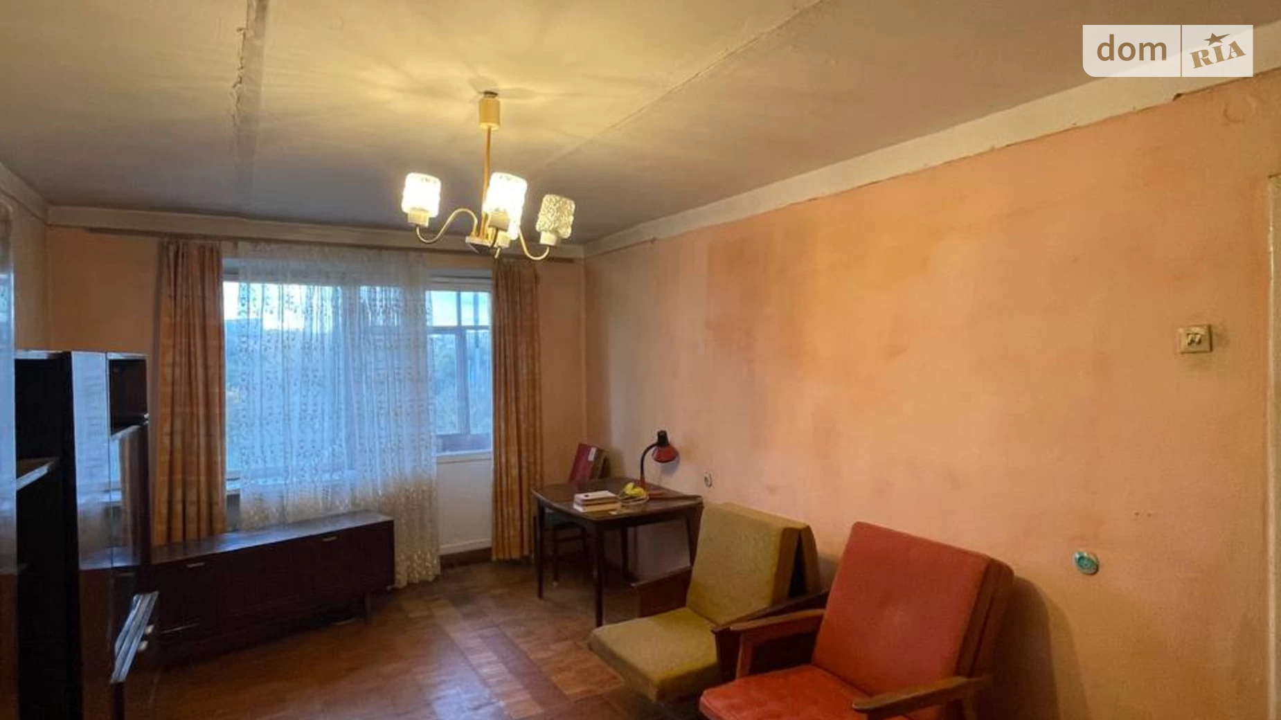 Продается 3-комнатная квартира 70.2 кв. м в Черновцах, ул. Залозецкого Владимира