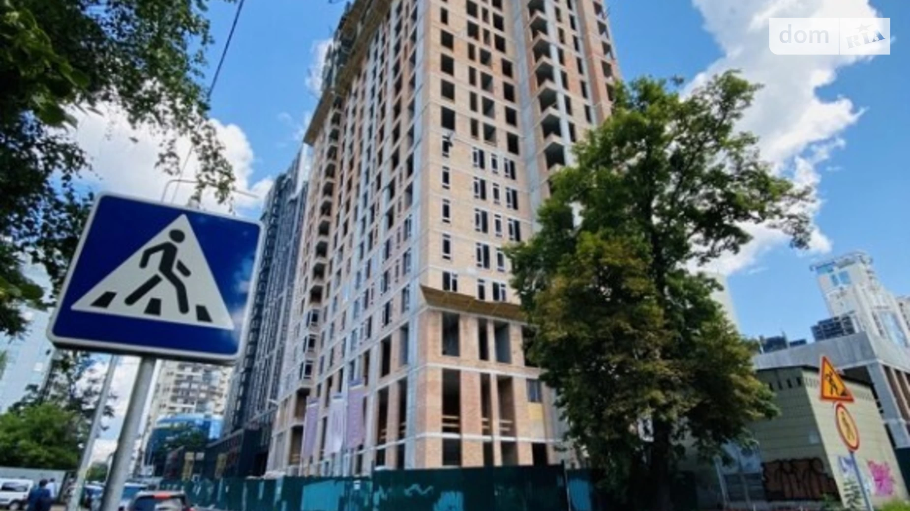 Продается 4-комнатная квартира 107 кв. м в Киеве, ул. Василия Тютюнника, 39/2