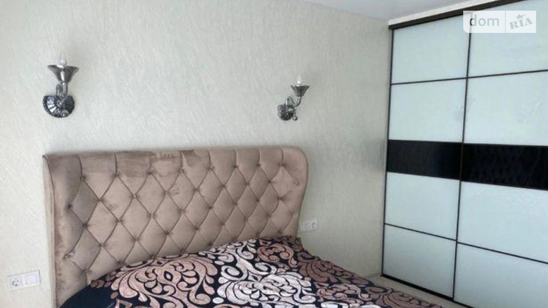 Продается 2-комнатная квартира 49 кв. м в Одессе, ул. Литературная
