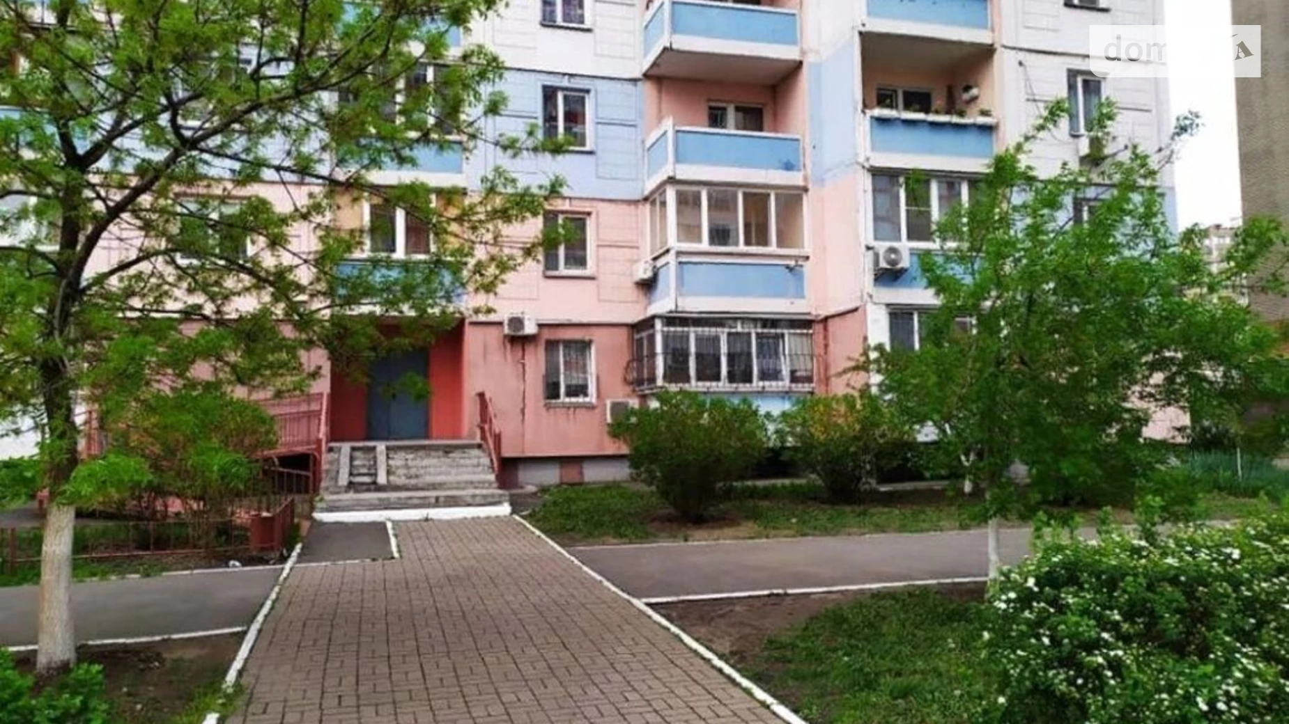 Продается 1-комнатная квартира 42 кв. м в Киеве, ул. Драгоманова, 1К